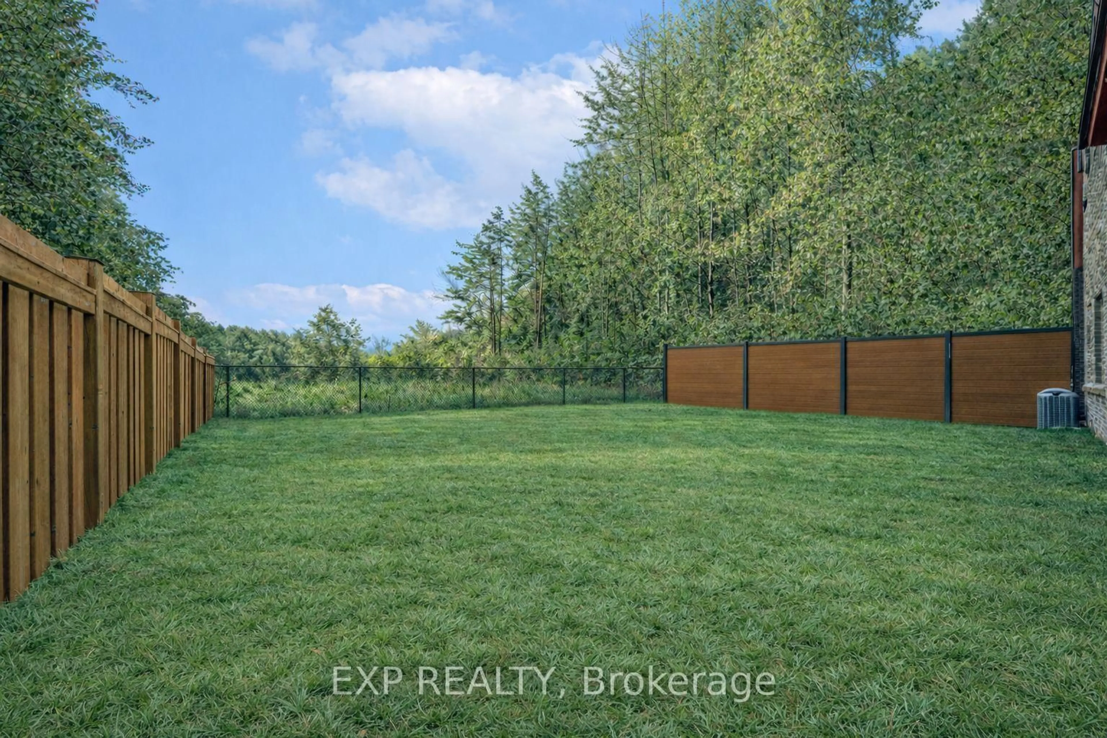 A pic from outside/outdoor area/front of a property/back of a property/a pic from drone, forest/trees view for 121 Milky Way Dr, Richmond Hill Ontario L4C 4L9