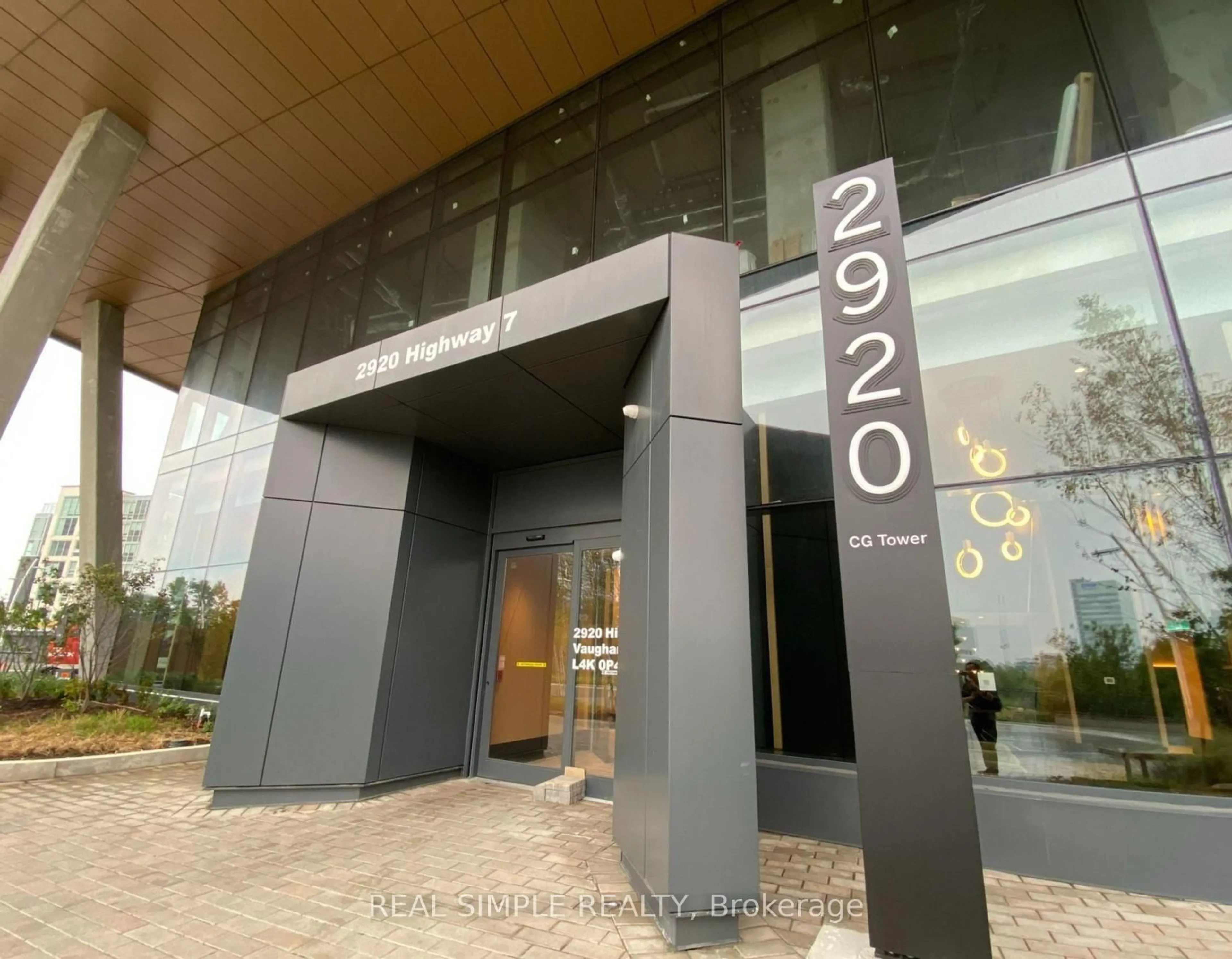 Indoor foyer for 2920 Highway 7 Rd #1408, Vaughan Ontario L4K 0P4