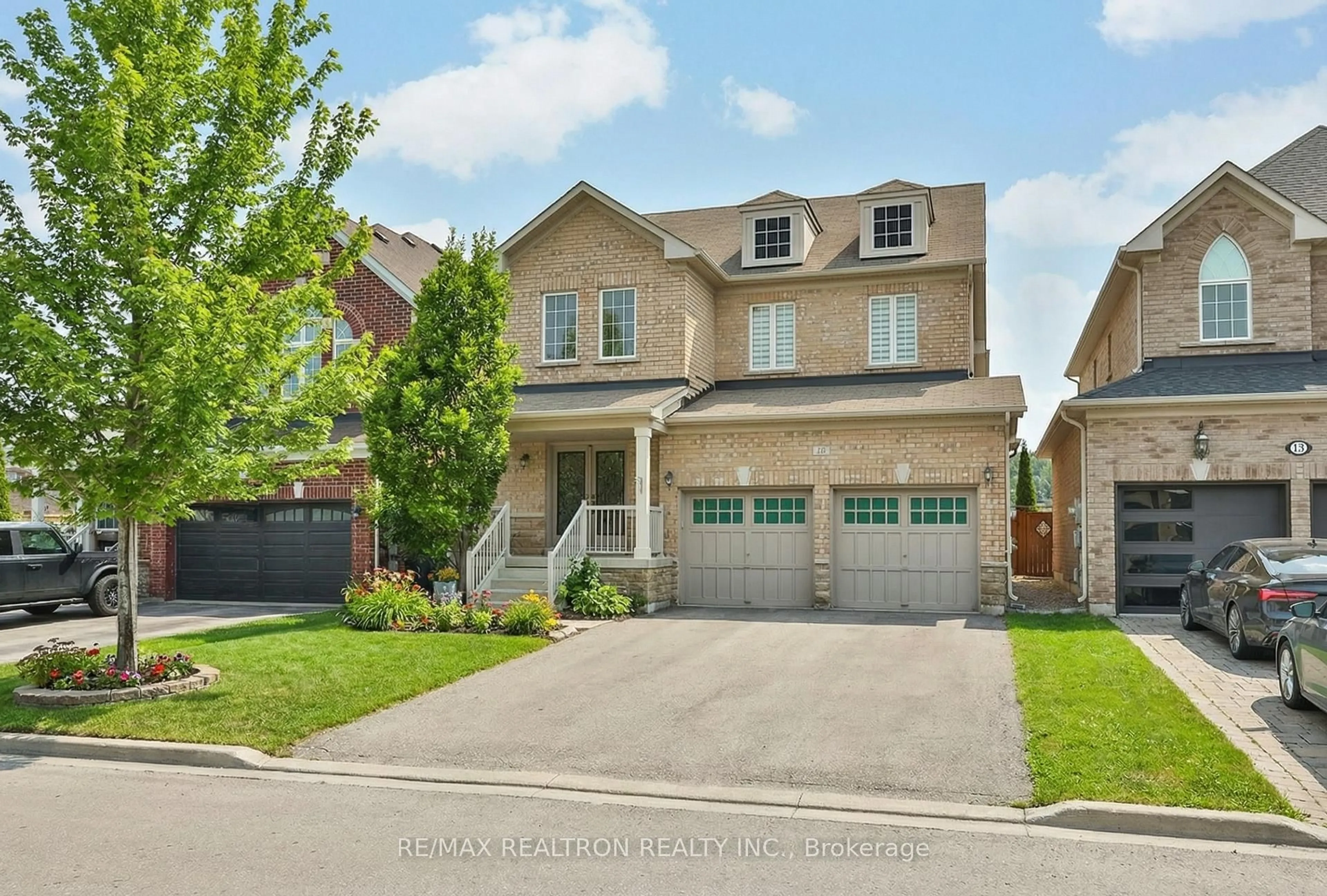 Home with brick exterior material, street for 16 Mckenzie Way, Bradford West Gwillimbury Ontario L3Z 0K1