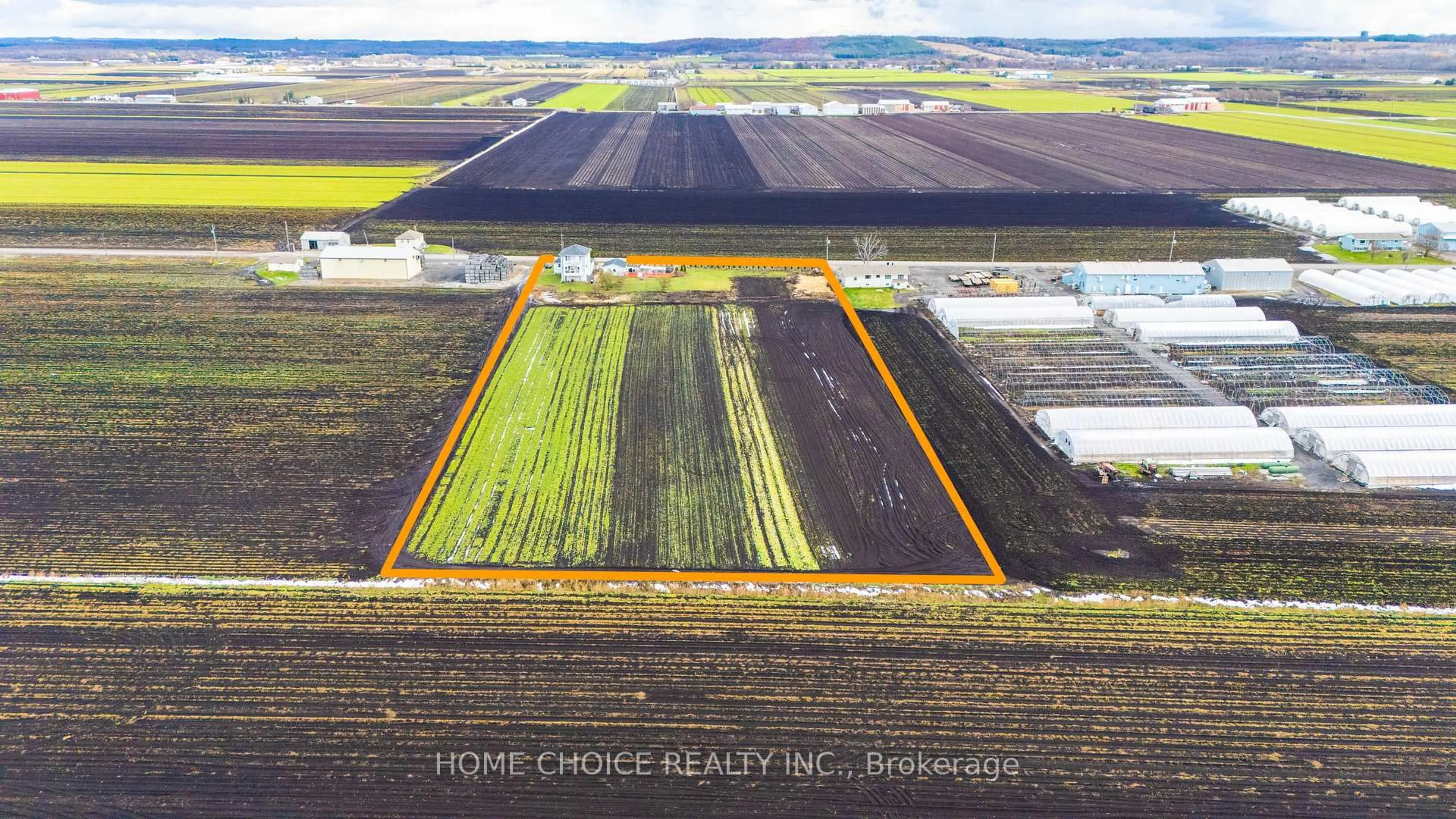 A pic from outside/outdoor area/front of a property/back of a property/a pic from drone, street for 144 Fraser St, Bradford West Gwillimbury Ontario L3Z 3Y8