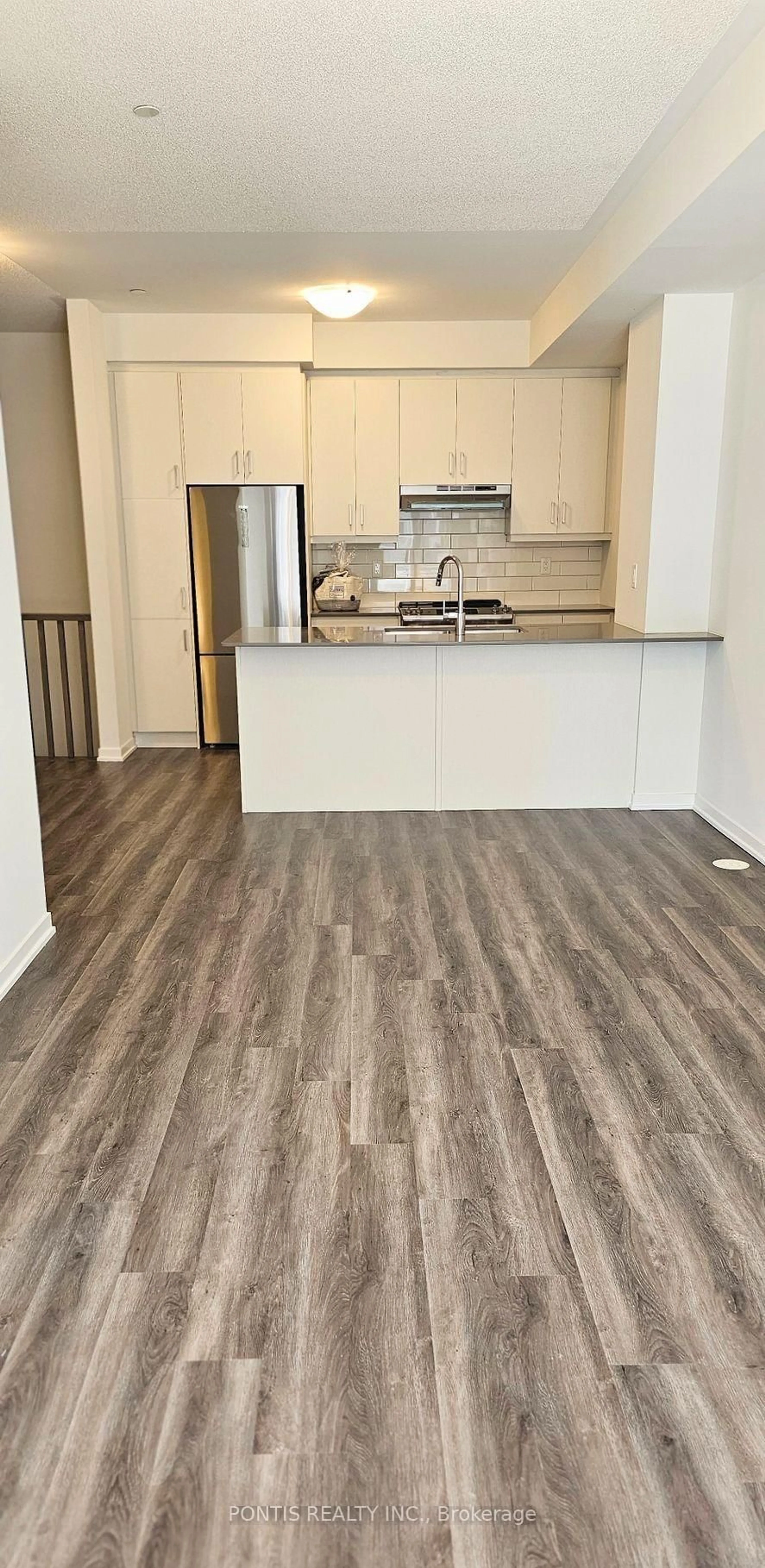 Open concept kitchen, wood/laminate floor for 141 Honeycrisp Cres #TH 200, Vaughan Ontario L4K 0N6