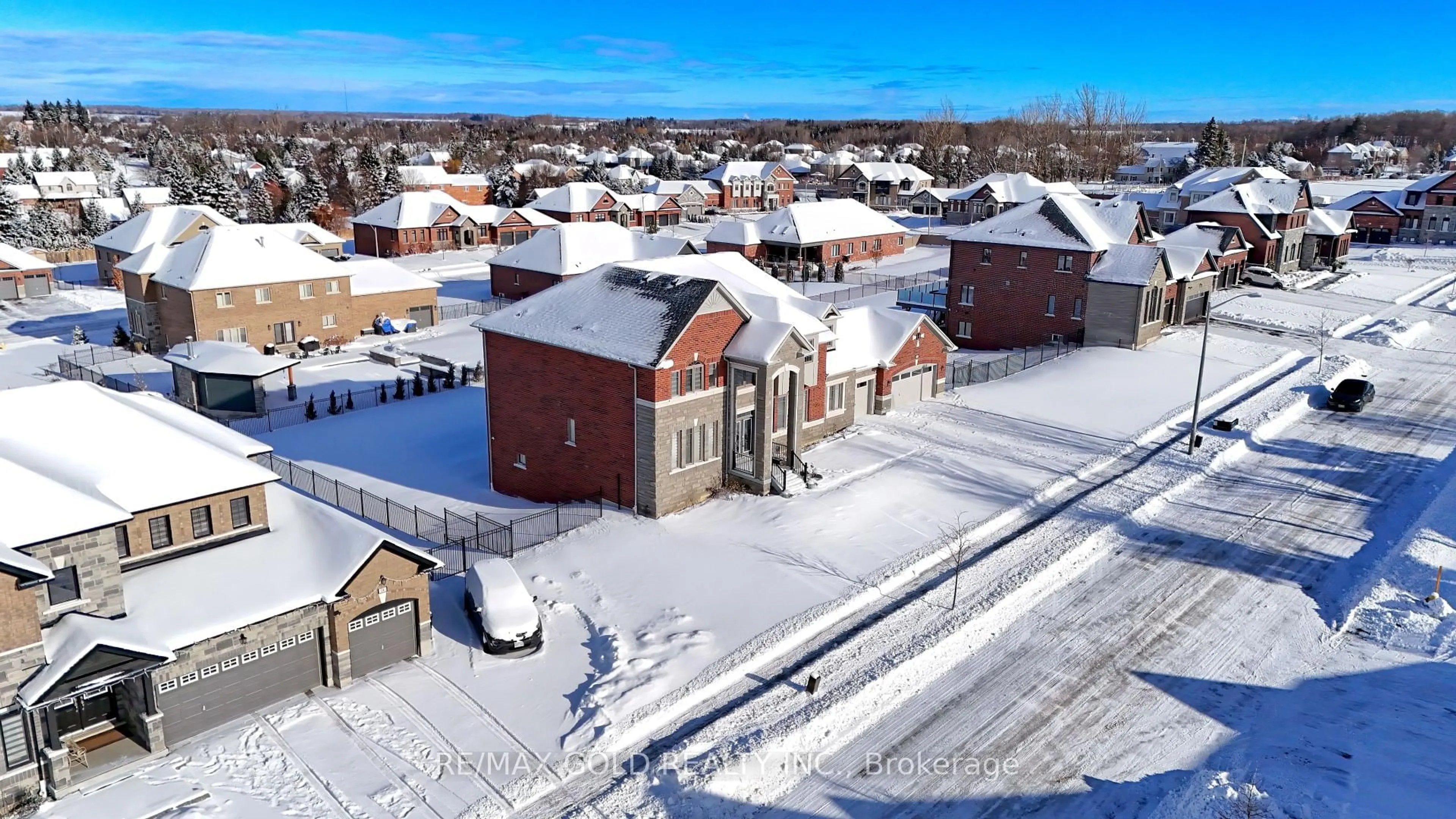 A pic from outside/outdoor area/front of a property/back of a property/a pic from drone, street for 10 Stewart Cres, Essa Ontario L0L 2N0