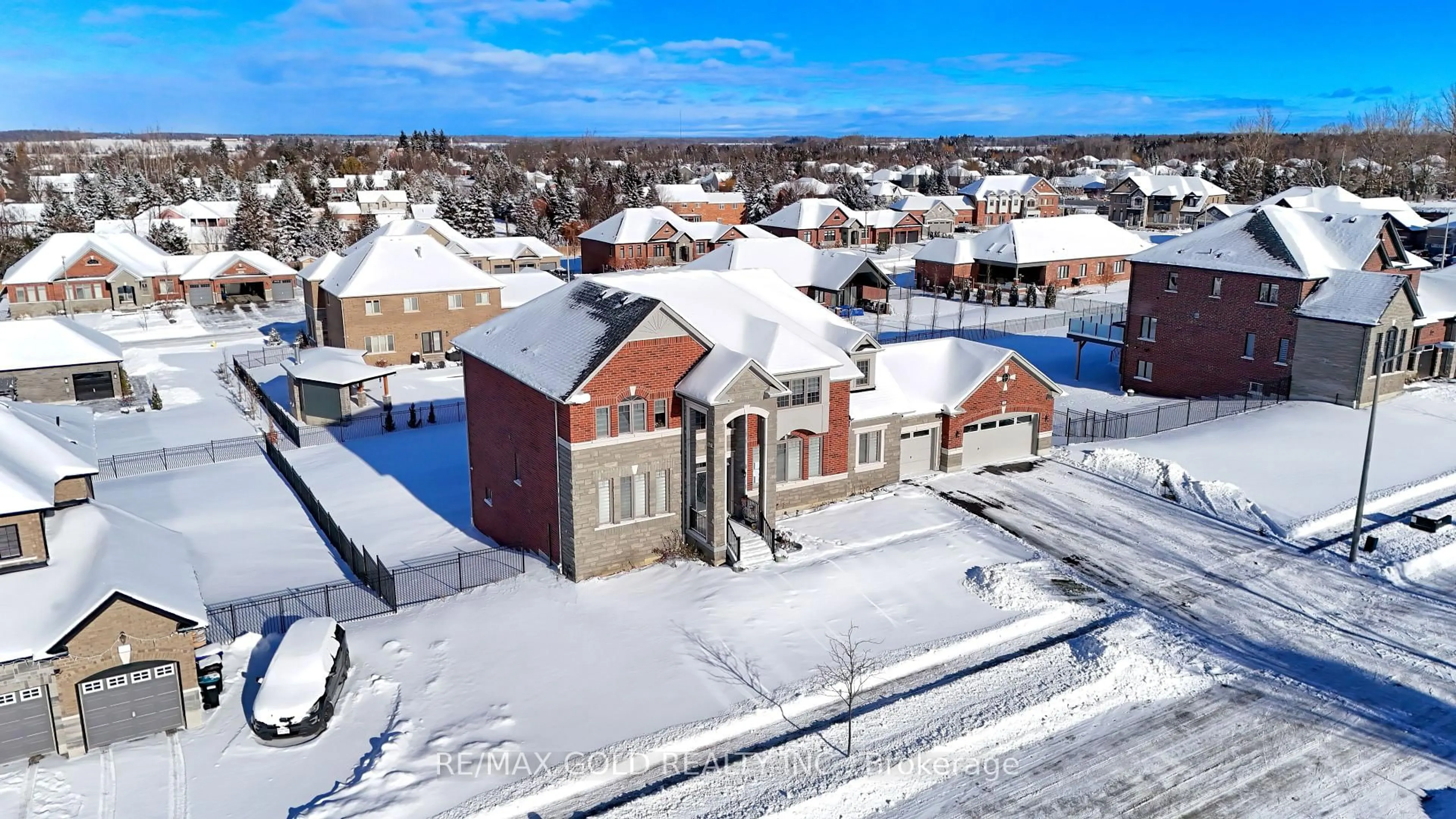 A pic from outside/outdoor area/front of a property/back of a property/a pic from drone, street for 10 Stewart Cres, Essa Ontario L0L 2N0