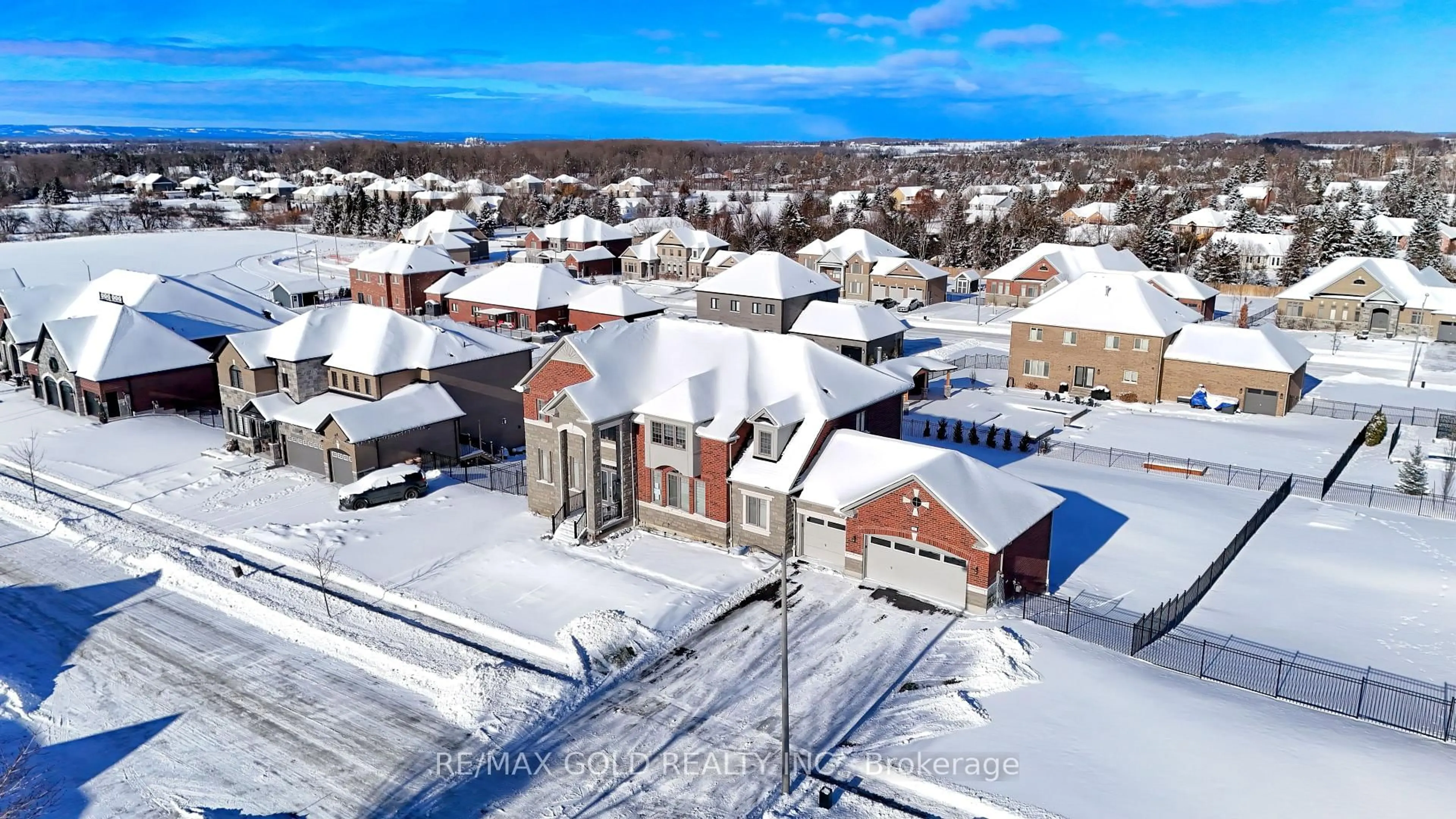 A pic from outside/outdoor area/front of a property/back of a property/a pic from drone, street for 10 Stewart Cres, Essa Ontario L0L 2N0