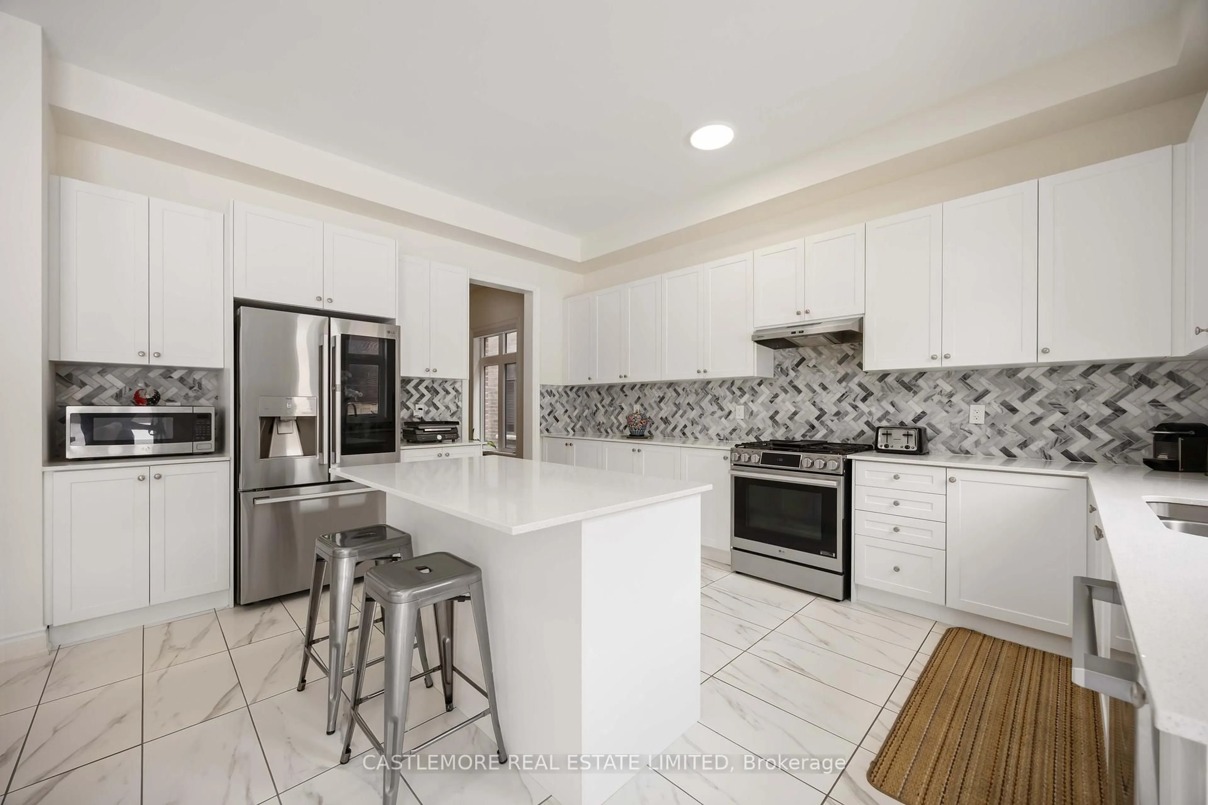 Open concept kitchen, ceramic/tile floor for 16 Settlers Cres, Bradford West Gwillimbury Ontario L0G 1W0
