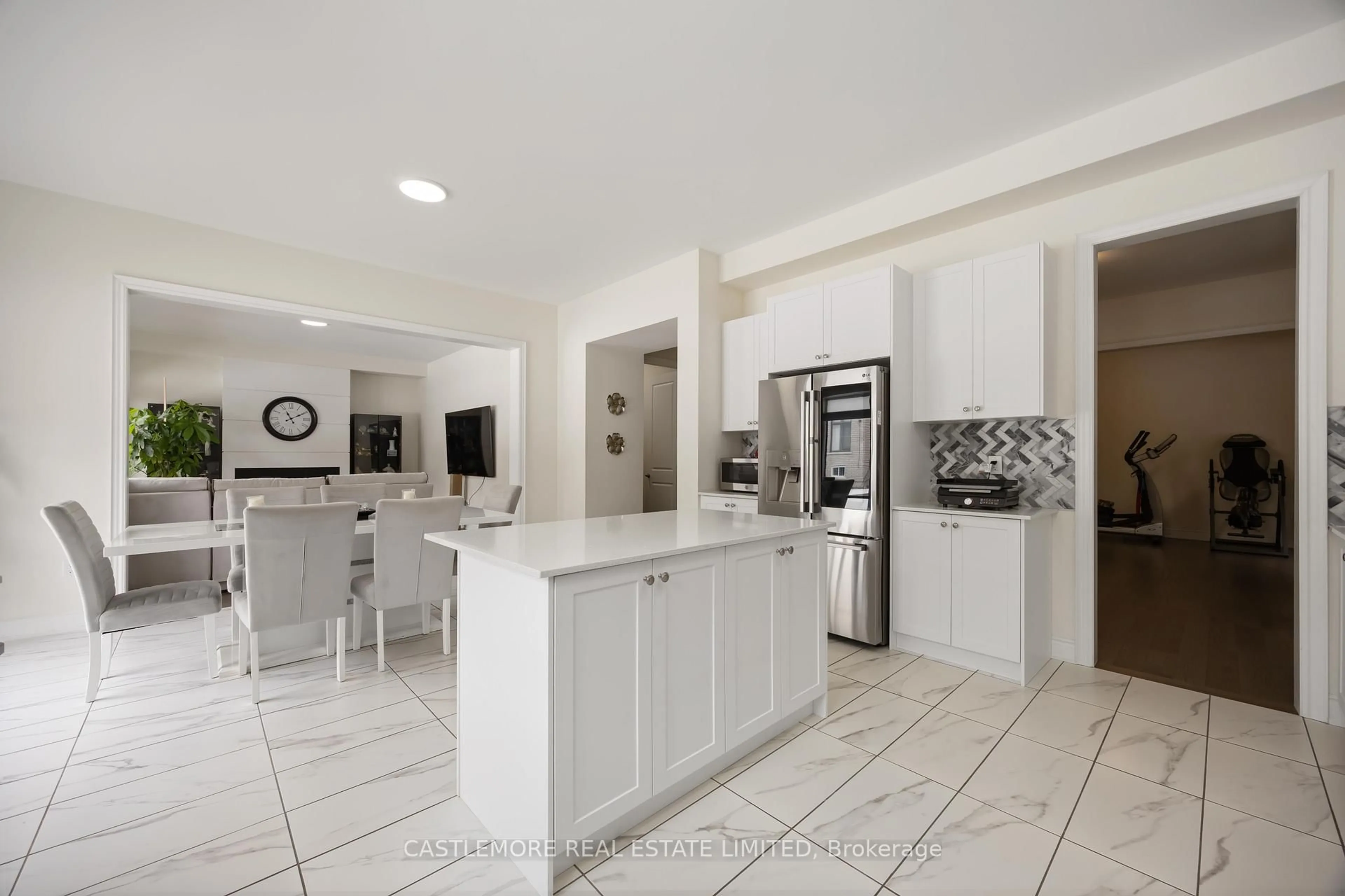 Open concept kitchen, ceramic/tile floor for 16 Settlers Cres, Bradford West Gwillimbury Ontario L0G 1W0