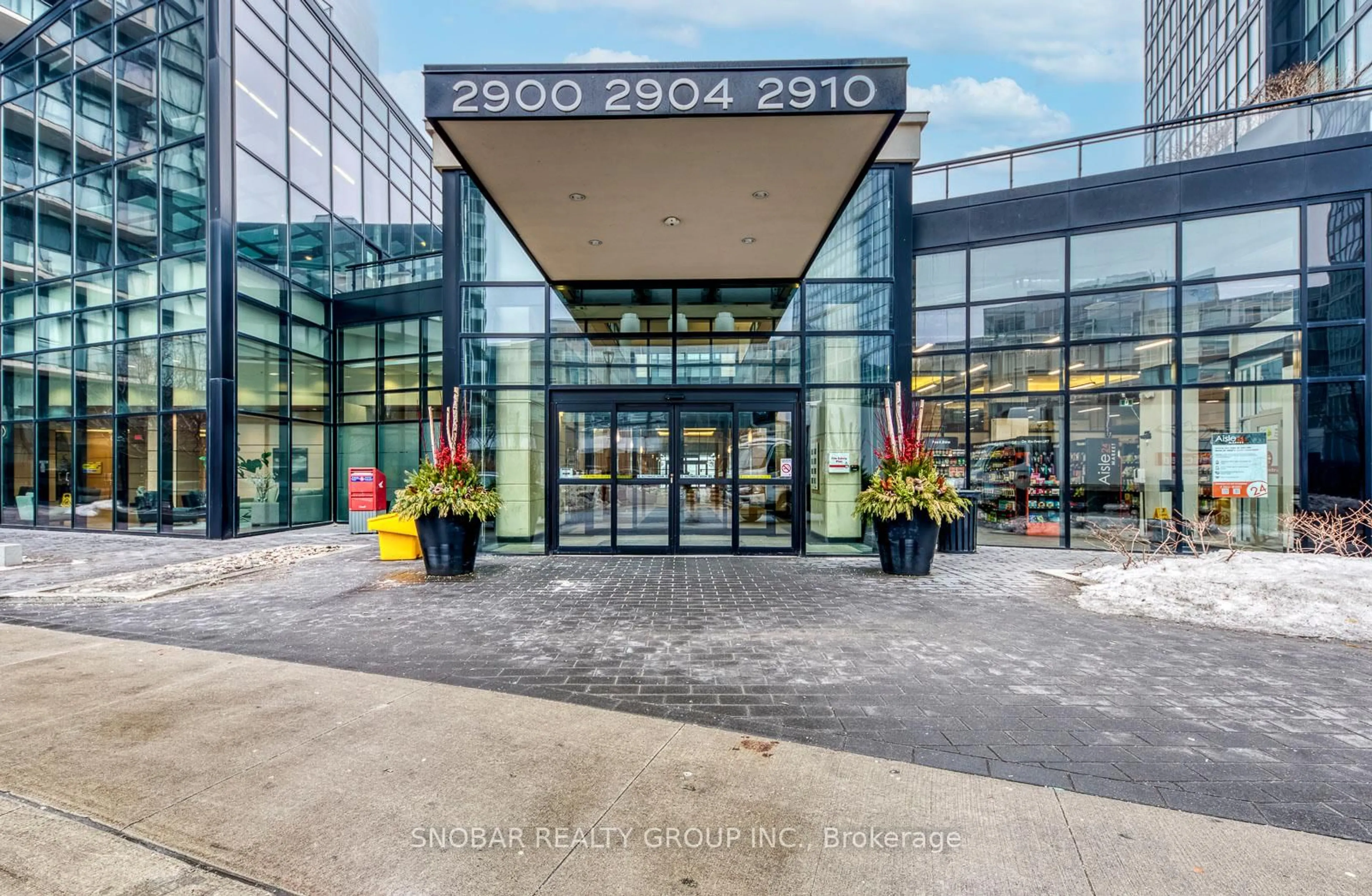 Indoor foyer for 2900 Highway 7 #201, Vaughan Ontario L4K 0G3