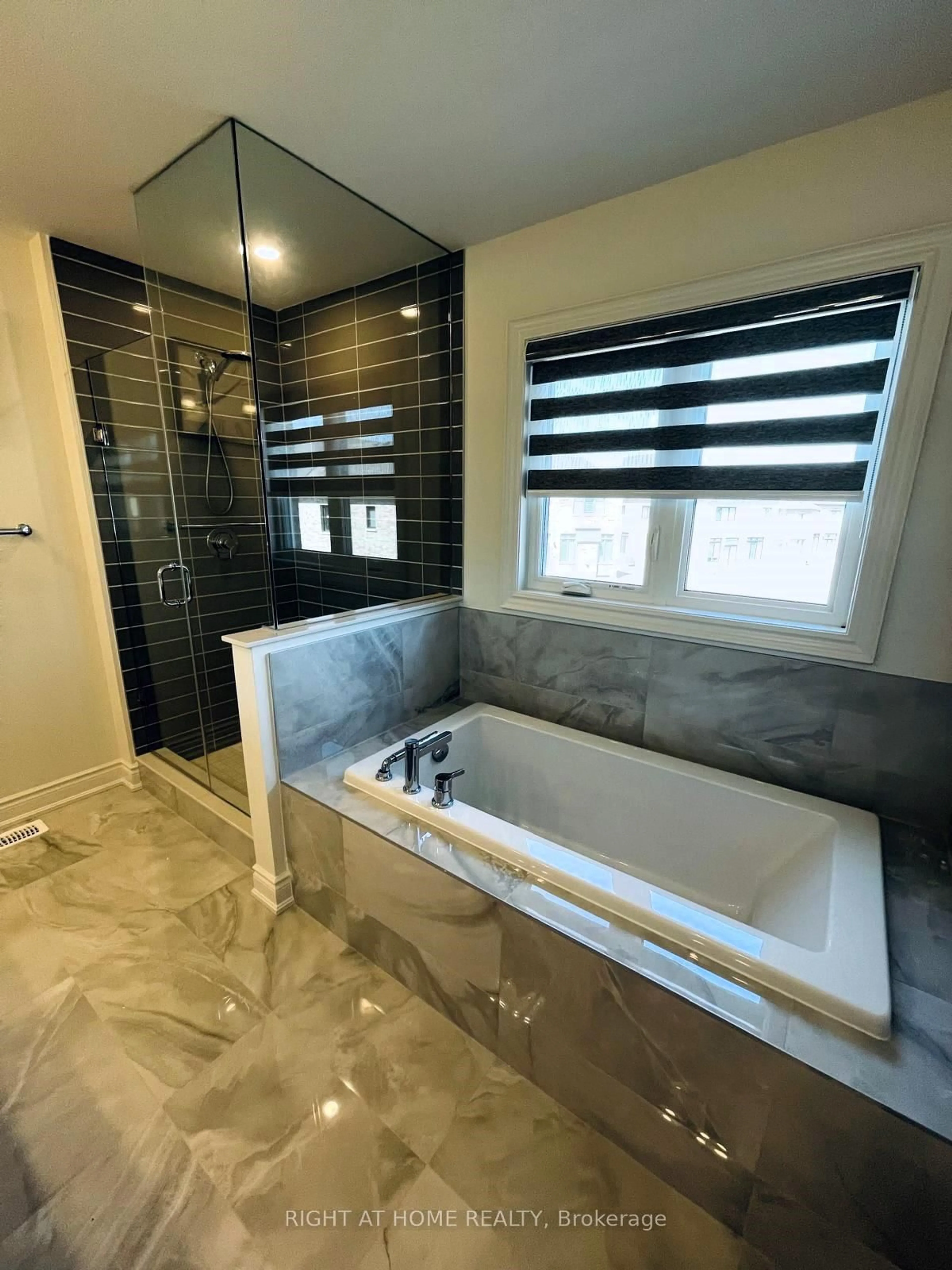 Contemporary bathroom, ceramic/tile floor for 671 LANGFORD Blvd, Bradford West Gwillimbury Ontario L3Z 4P4
