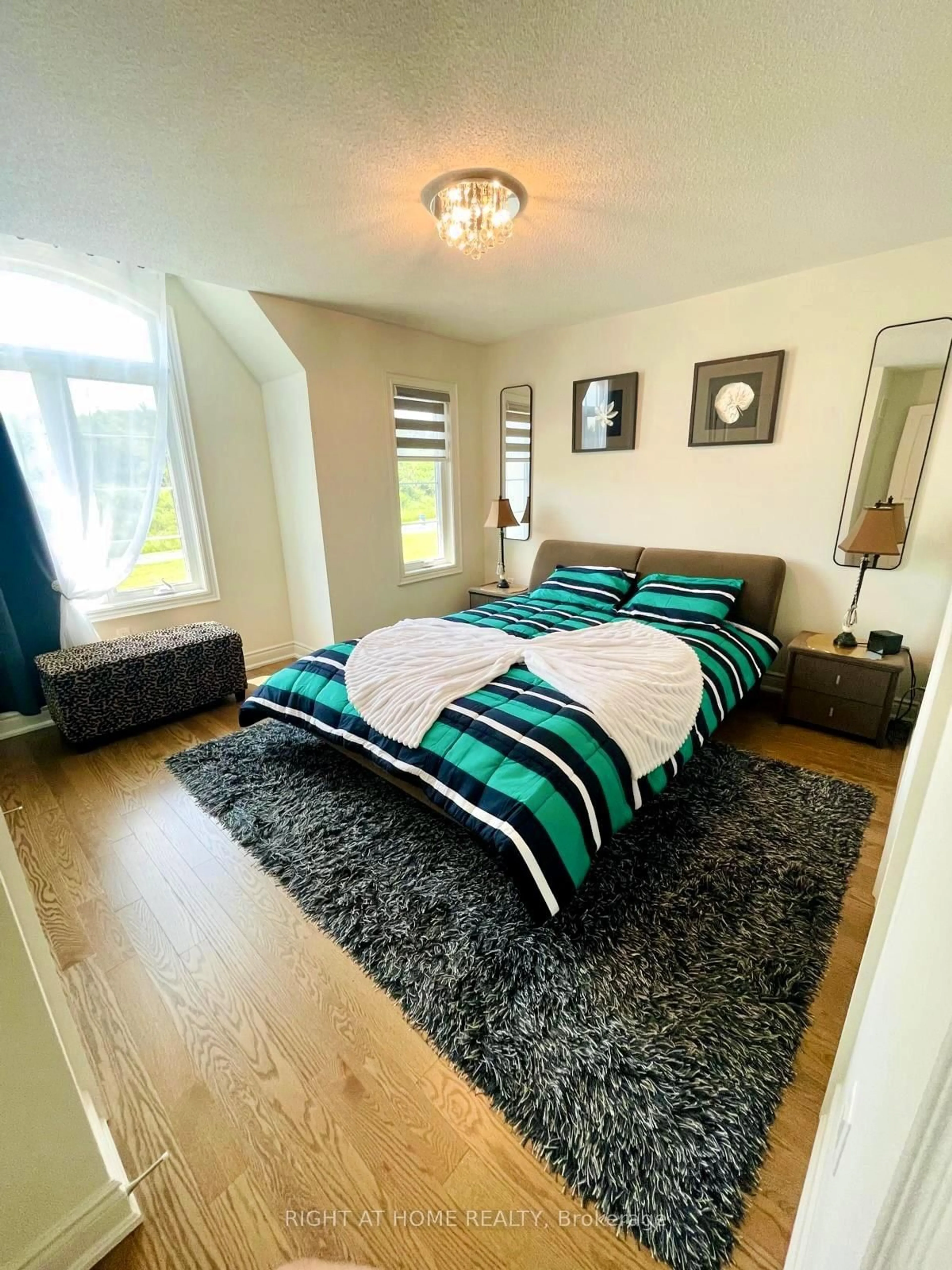 Bedroom with bed, unknown for 671 LANGFORD Blvd, Bradford West Gwillimbury Ontario L3Z 4P4