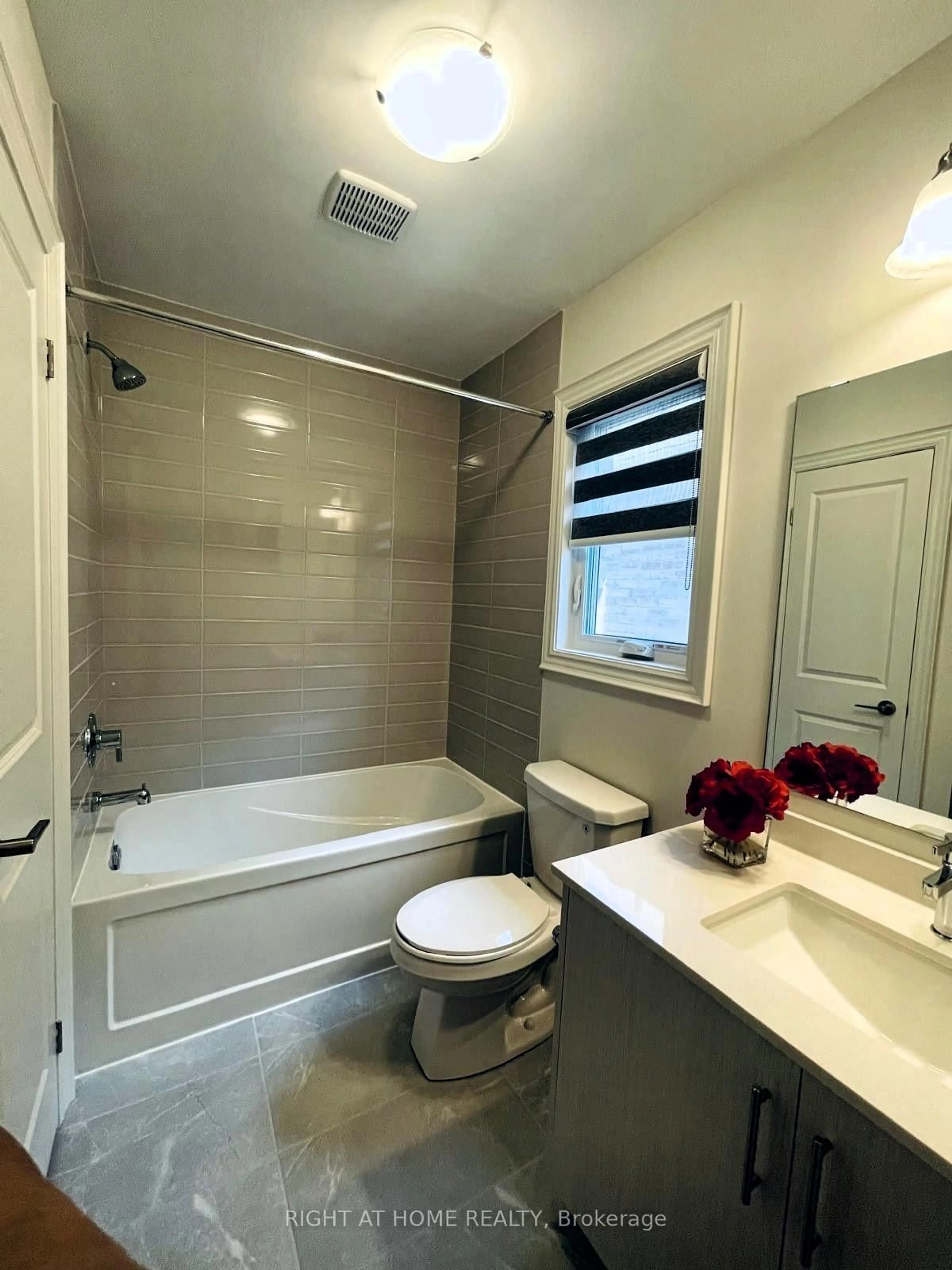Contemporary bathroom, ceramic/tile floor for 671 LANGFORD Blvd, Bradford West Gwillimbury Ontario L3Z 4P4