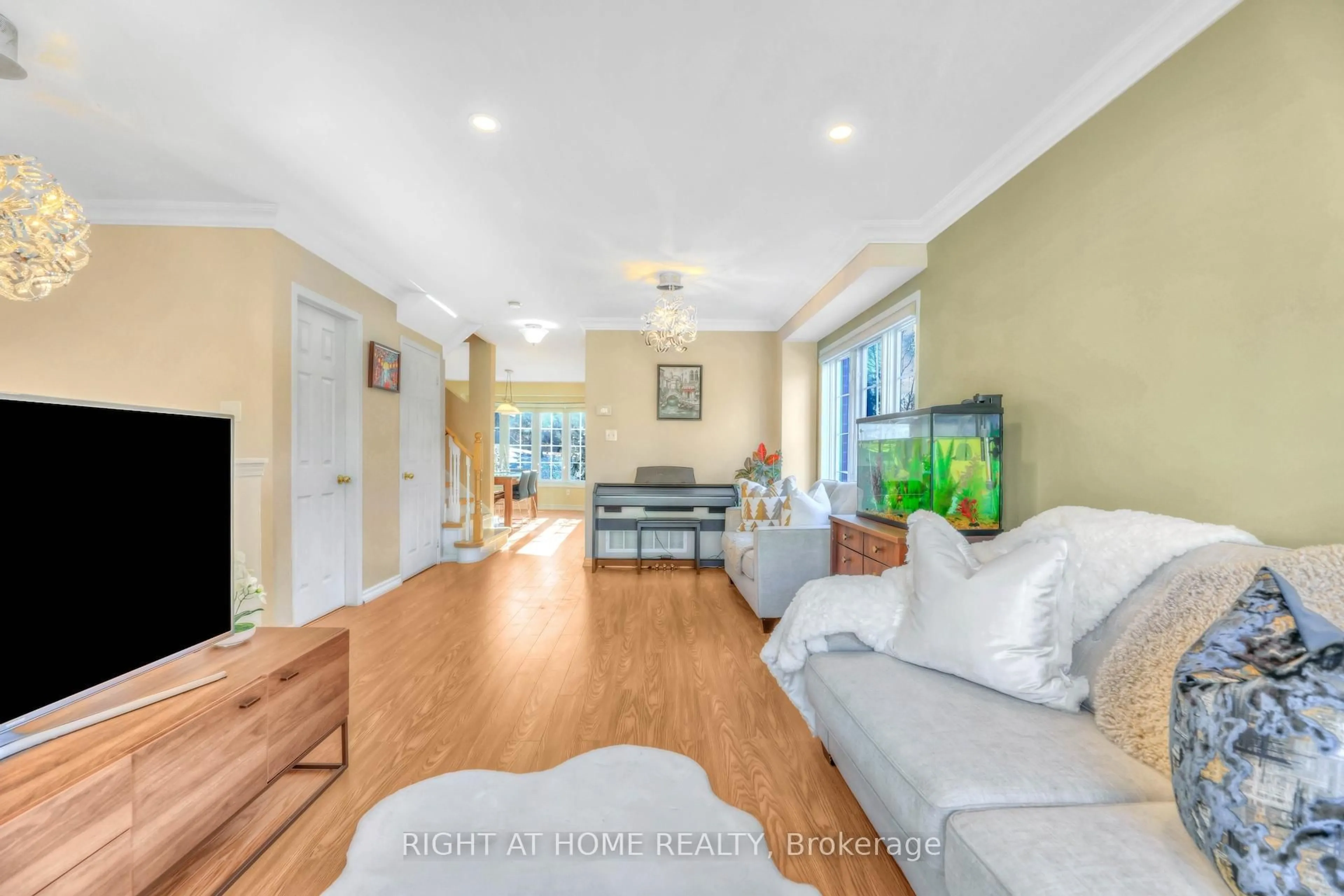 Living room with furniture, unknown for 130 Mosaics Ave #40, Aurora Ontario L4G 7L5
