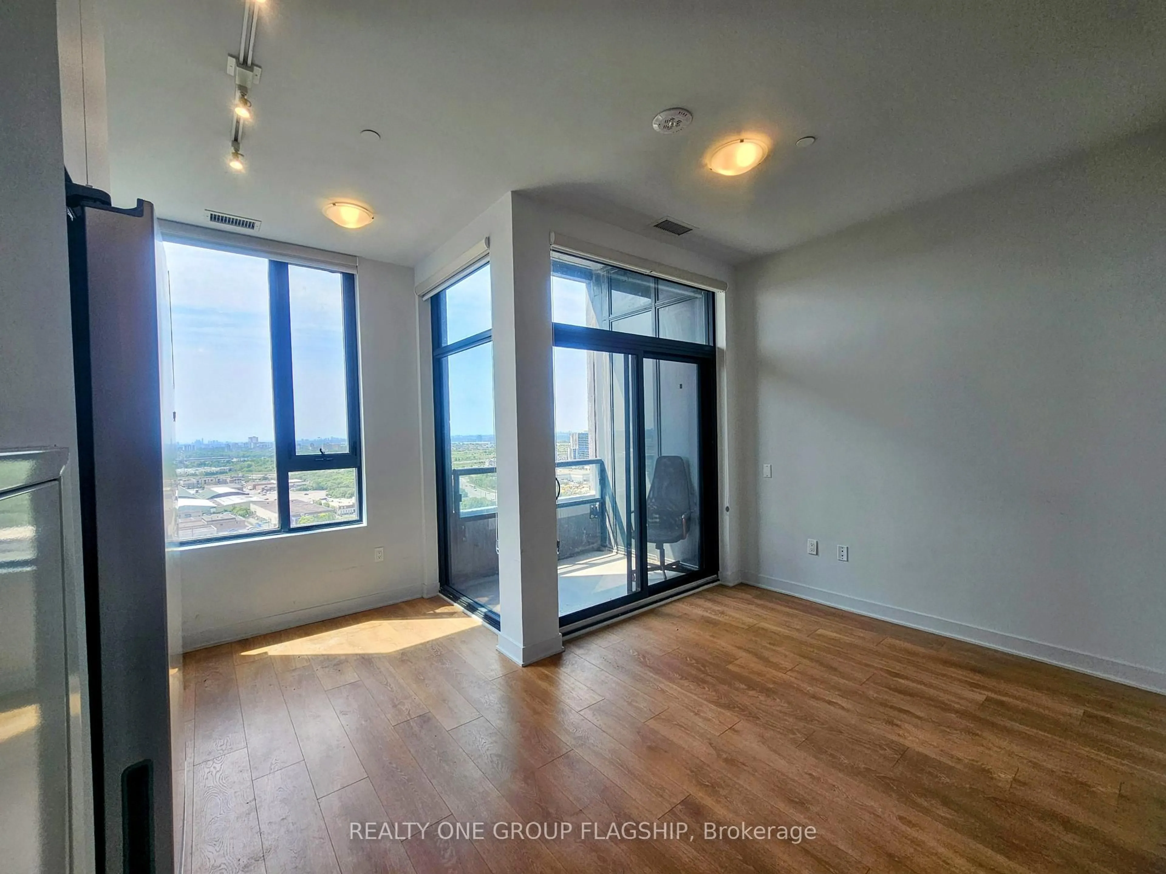 A pic of a room for 2920 Highway 7 #2008, Vaughan Ontario L4K 0P4