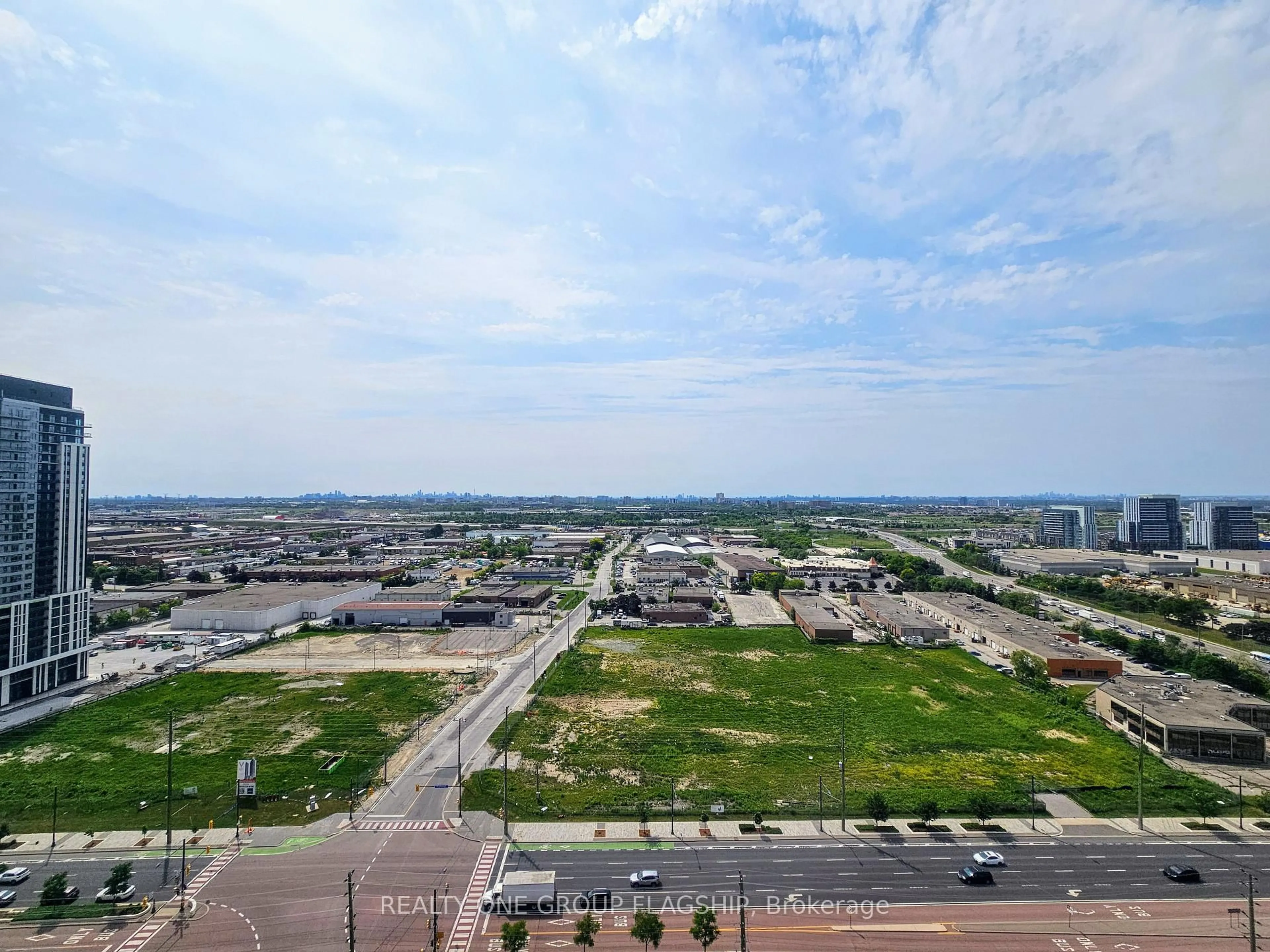 A pic from outside/outdoor area/front of a property/back of a property/a pic from drone, city buildings view from balcony for 2920 Highway 7 #2008, Vaughan Ontario L4K 0P4