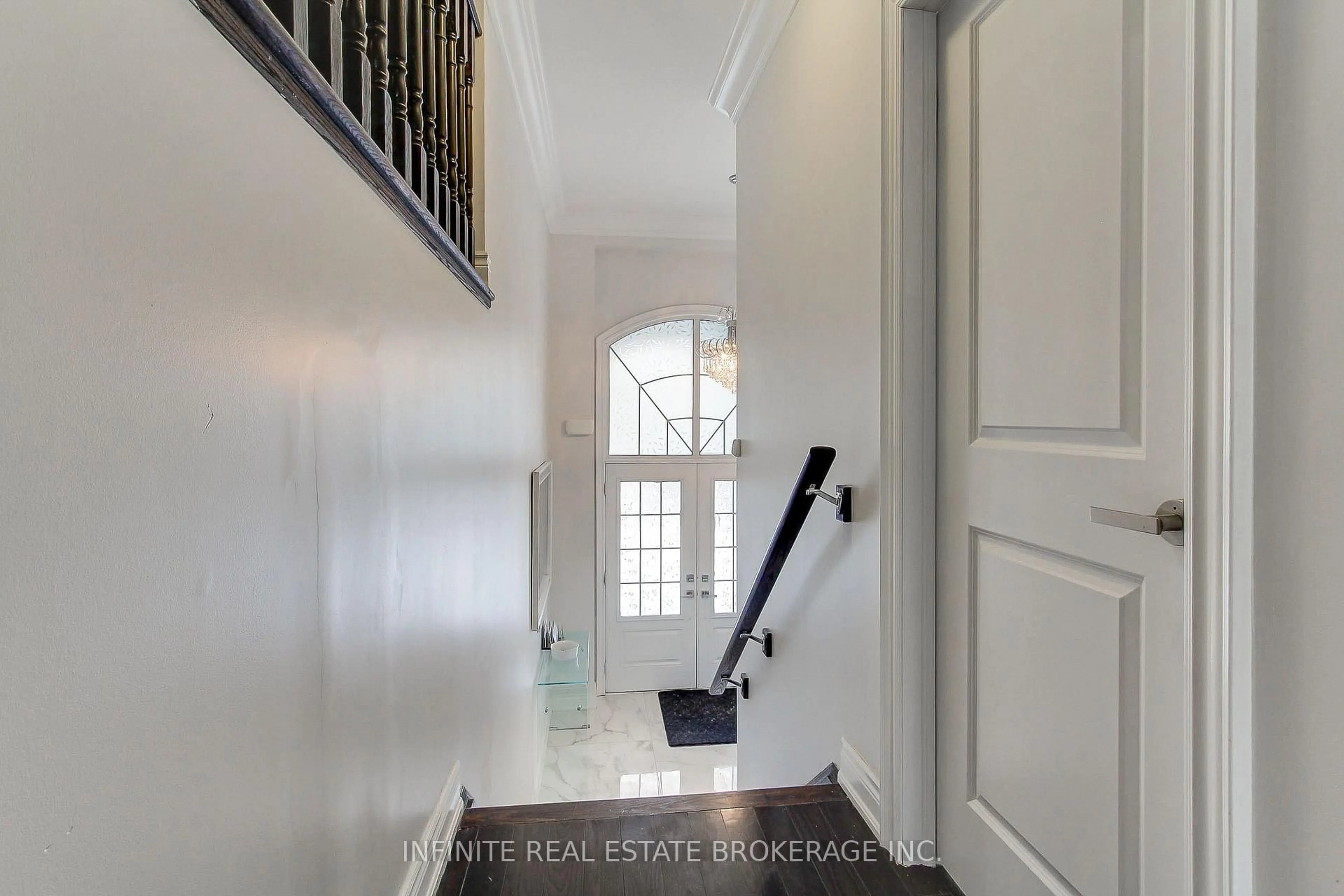 Indoor entryway for 27 Selby Cres, Bradford West Gwillimbury Ontario L3Z 0V4