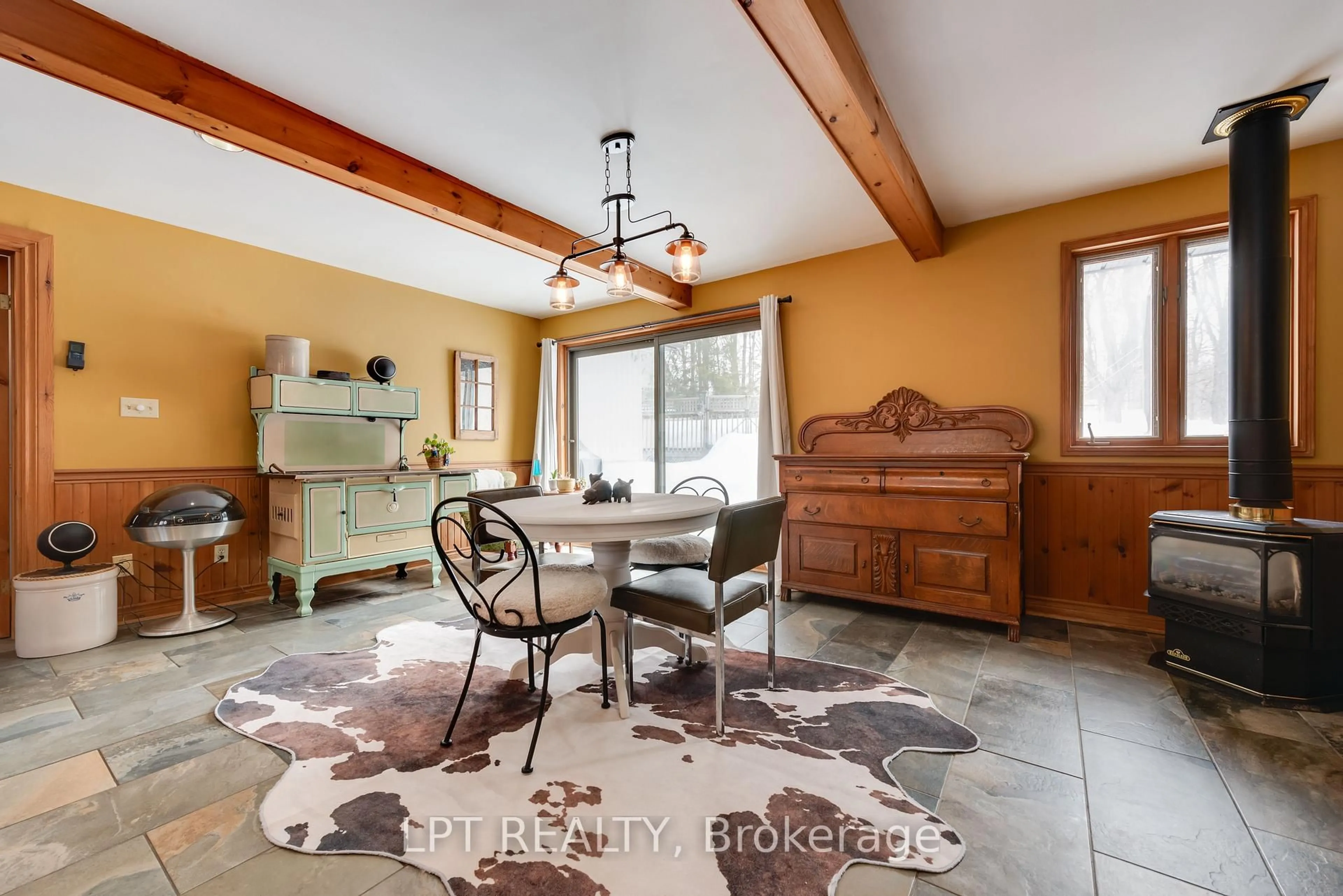 Dining room, unknown for 3923 Guest Rd, Innisfil Ontario L9S 2T2