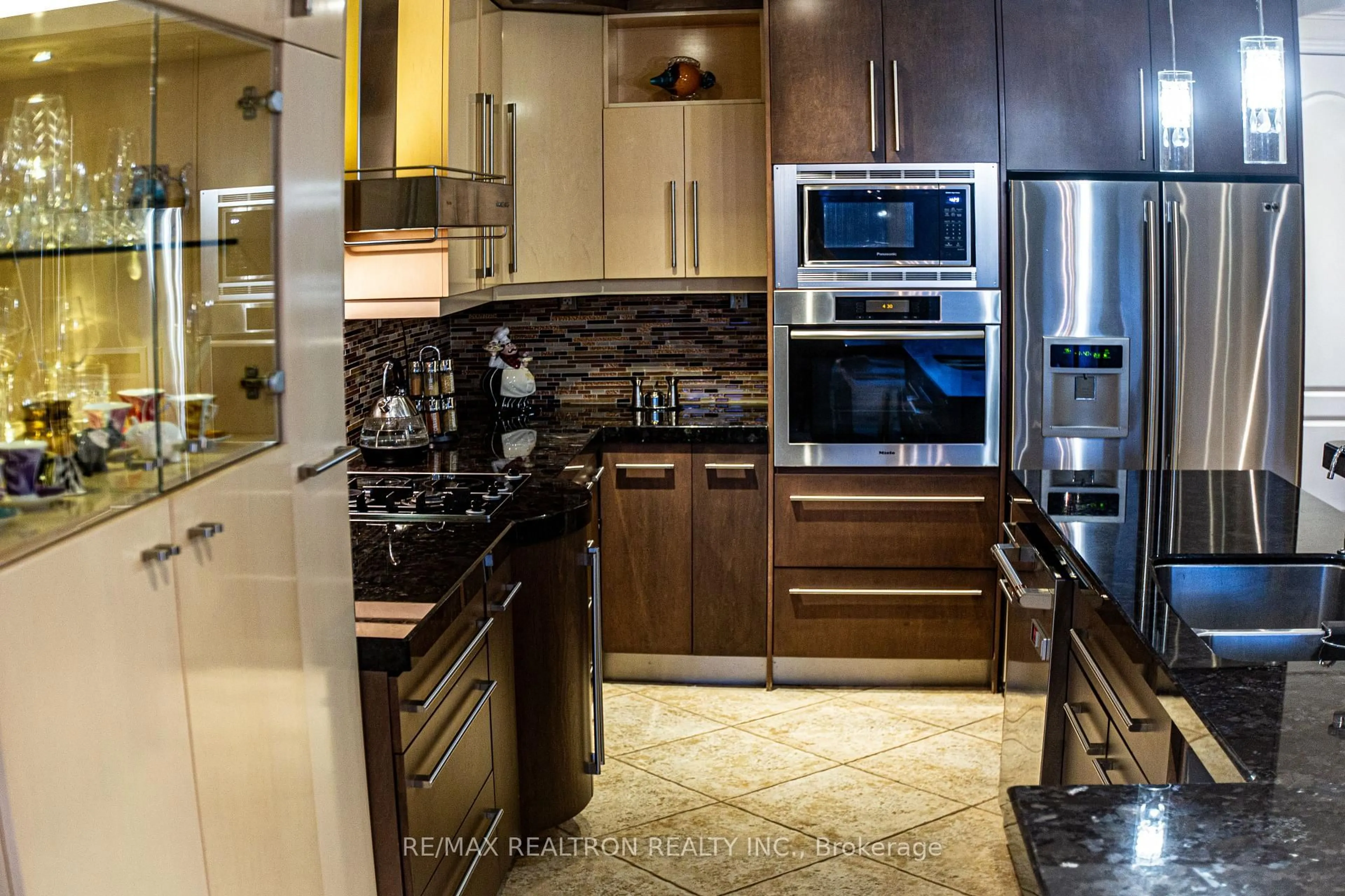 Contemporary kitchen, ceramic/tile floor for 35 VANDERVOORT Dr, Richmond Hill Ontario L4E 0C7