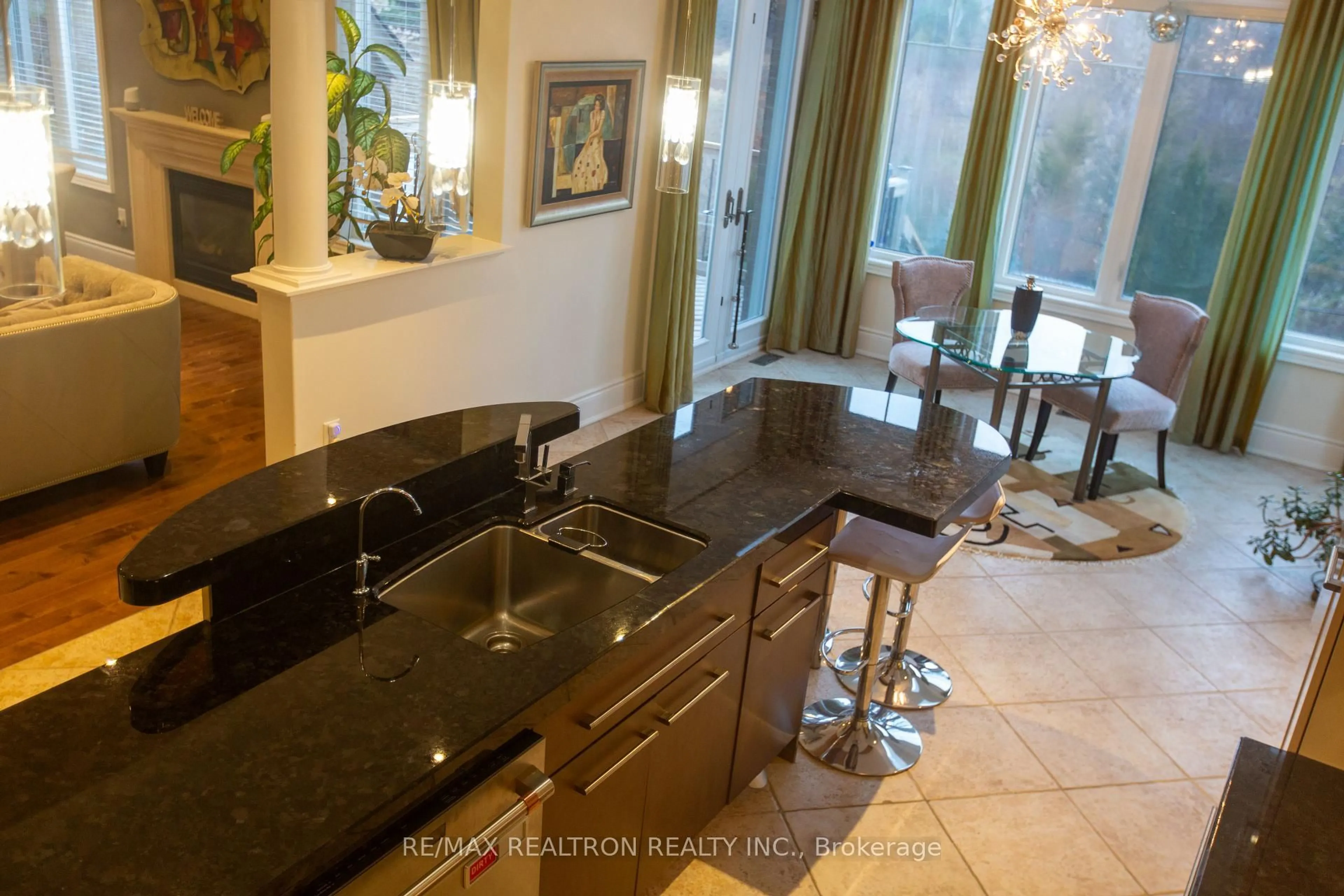 Open concept kitchen, ceramic/tile floor for 35 VANDERVOORT Dr, Richmond Hill Ontario L4E 0C7