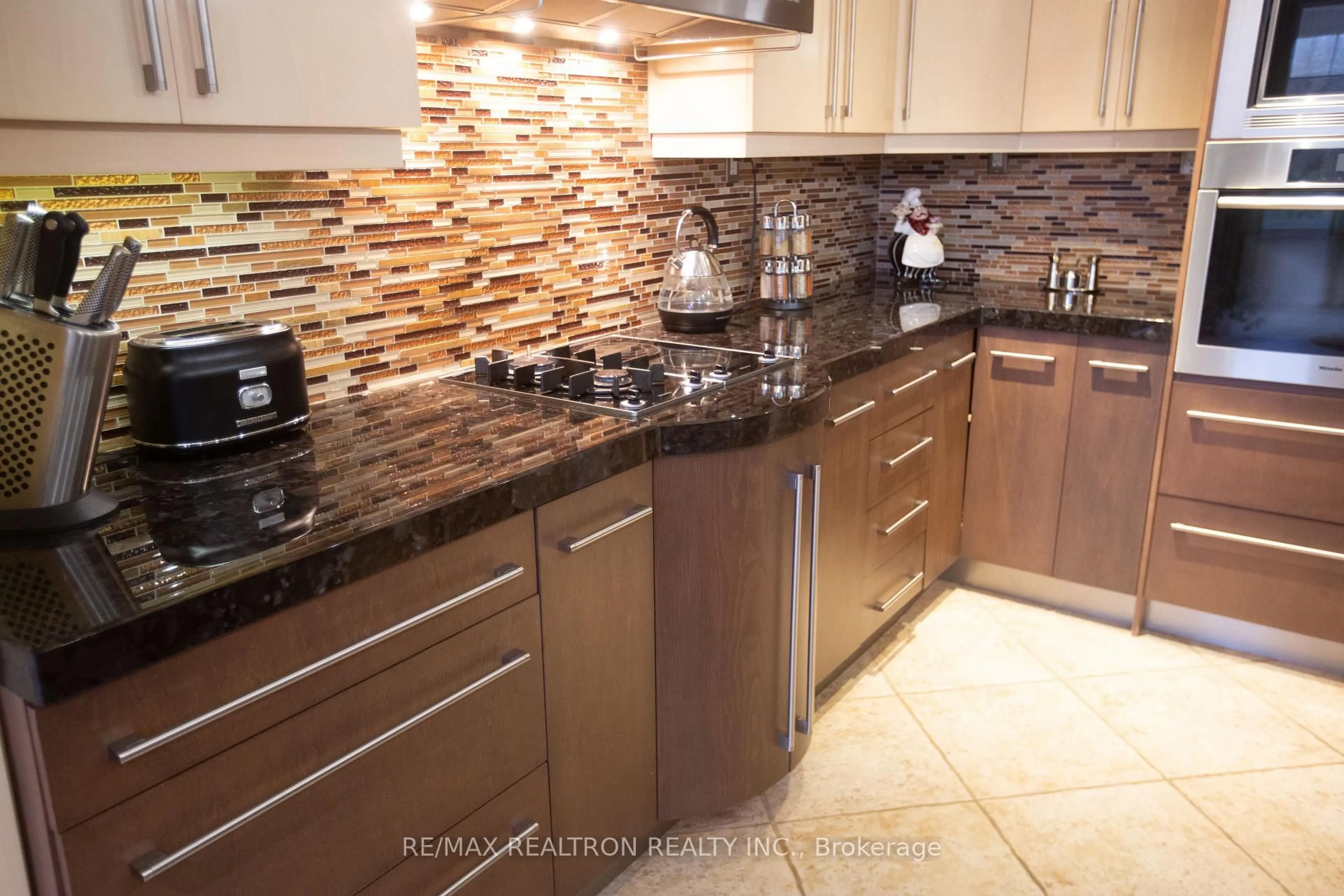 Contemporary kitchen, ceramic/tile floor for 35 VANDERVOORT Dr, Richmond Hill Ontario L4E 0C7