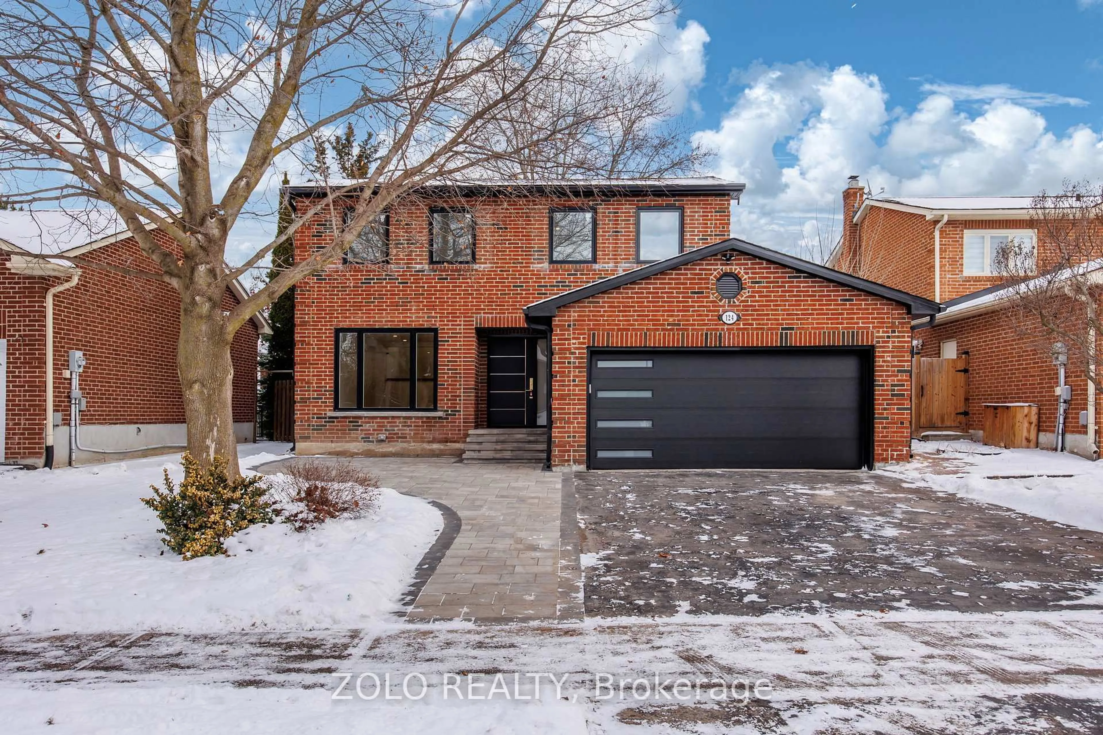 Home with brick exterior material, street for 124 Kingston Rd, Newmarket Ontario L3Y 5W7