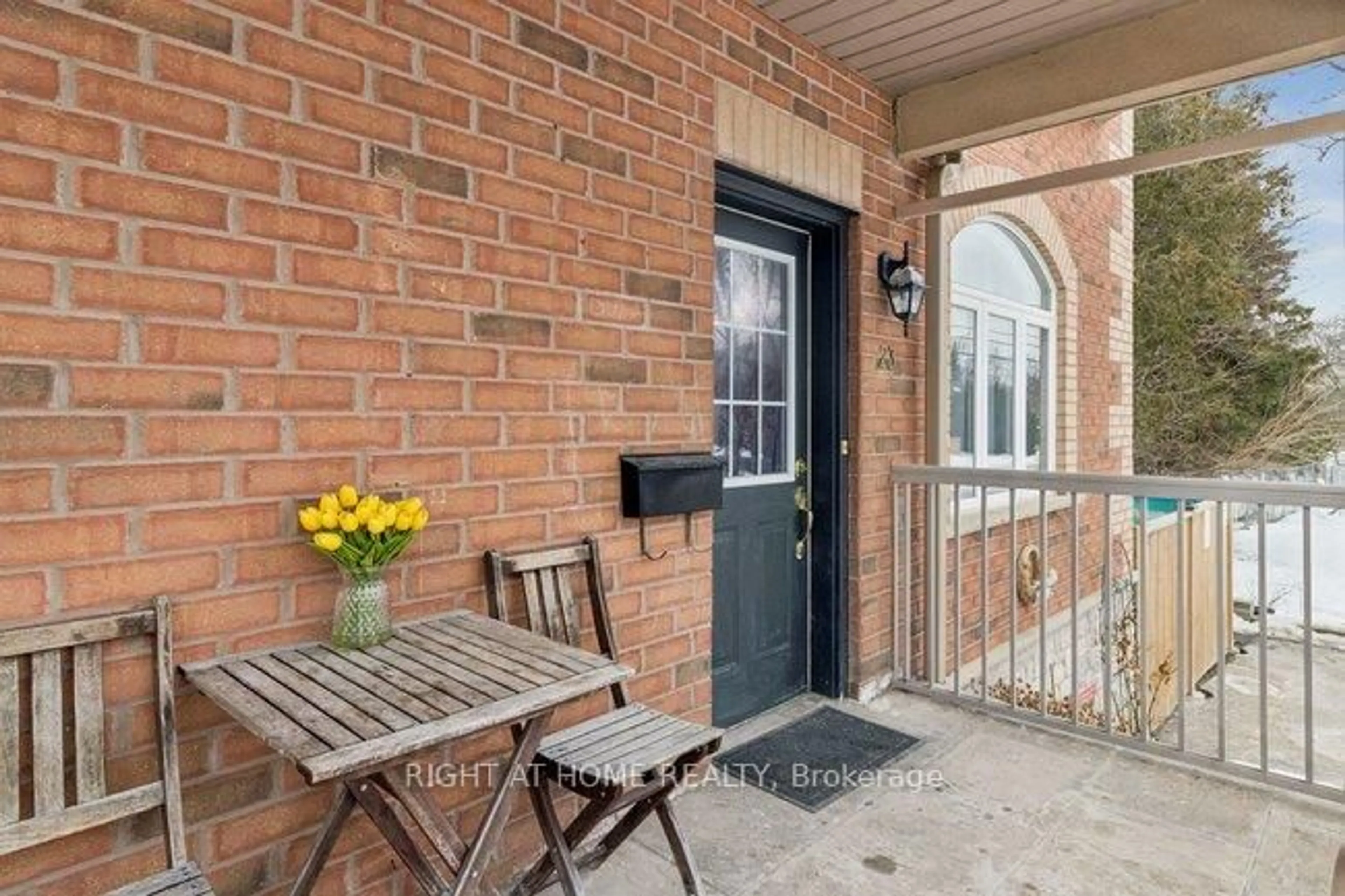 Patio, street for 125 Hall St #23, Richmond Hill Ontario L4C 4N9