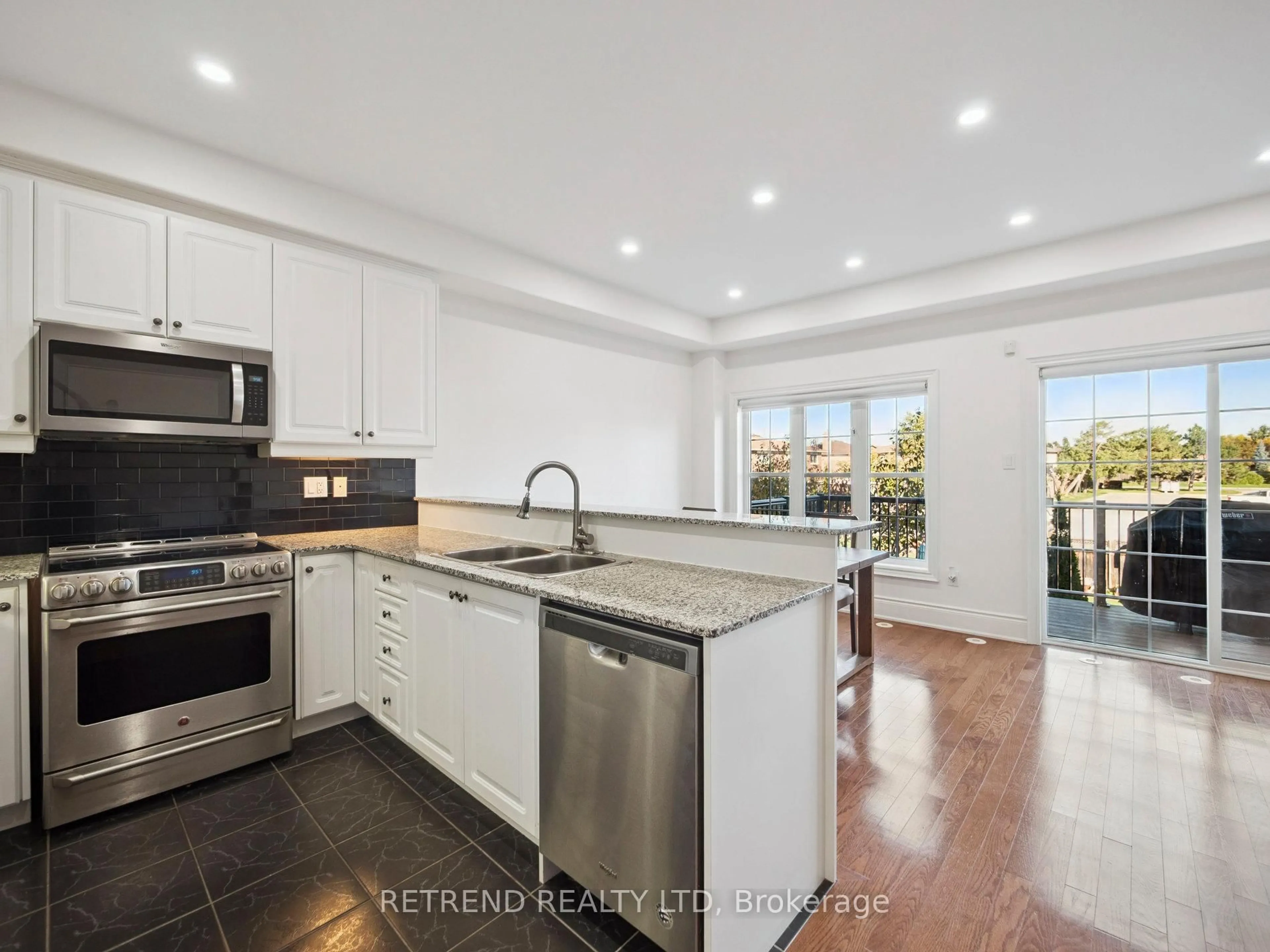 Open concept kitchen, ceramic/tile floor for 26 Golden Spruce Lane, Vaughan Ontario L6A 0J6