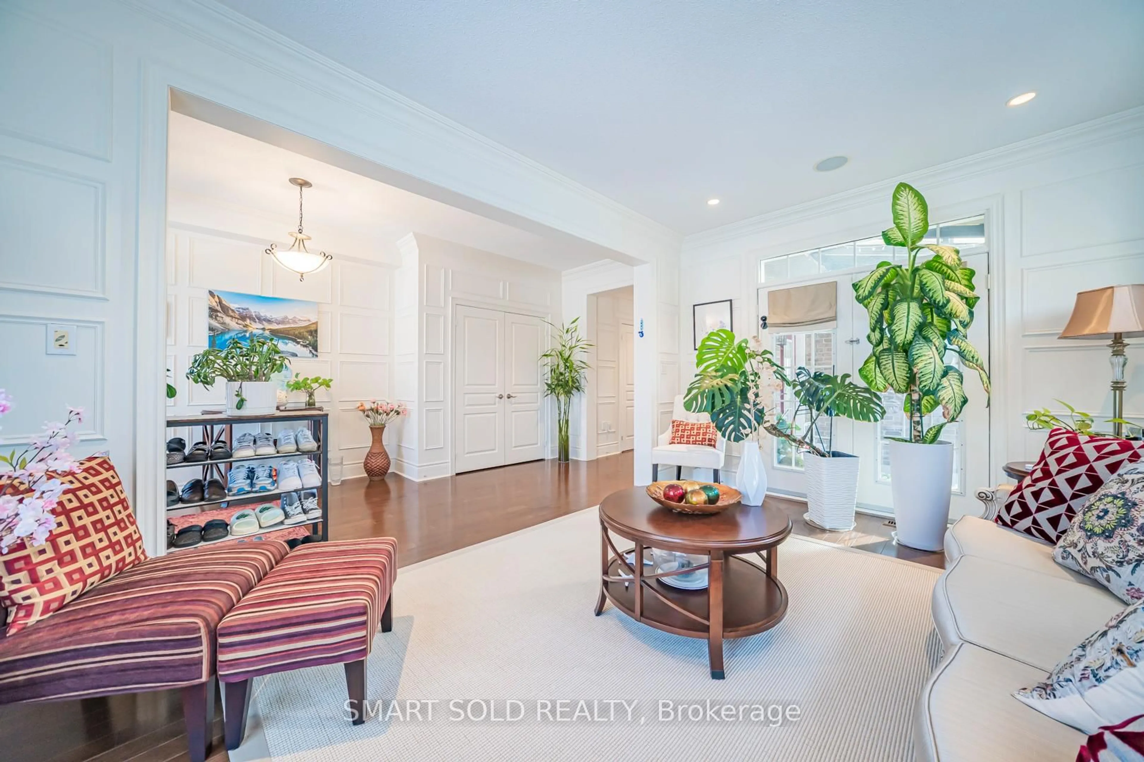 Indoor entryway for 33 Earnshaw Dr, Markham Ontario L6C 0E4