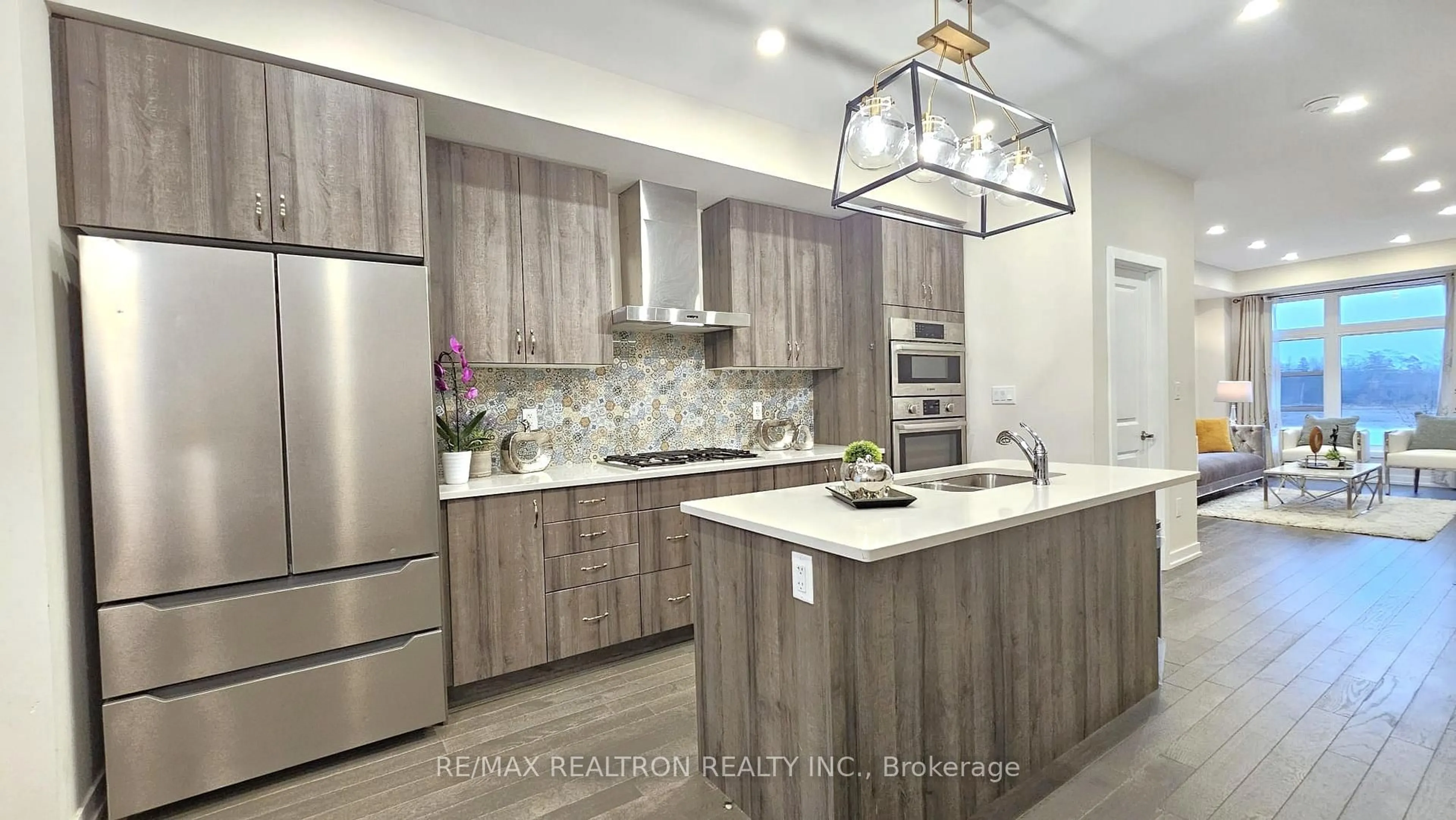 Contemporary kitchen, unknown for 2202 Donald Cousens Pkwy, Markham Ontario L6B 1P1