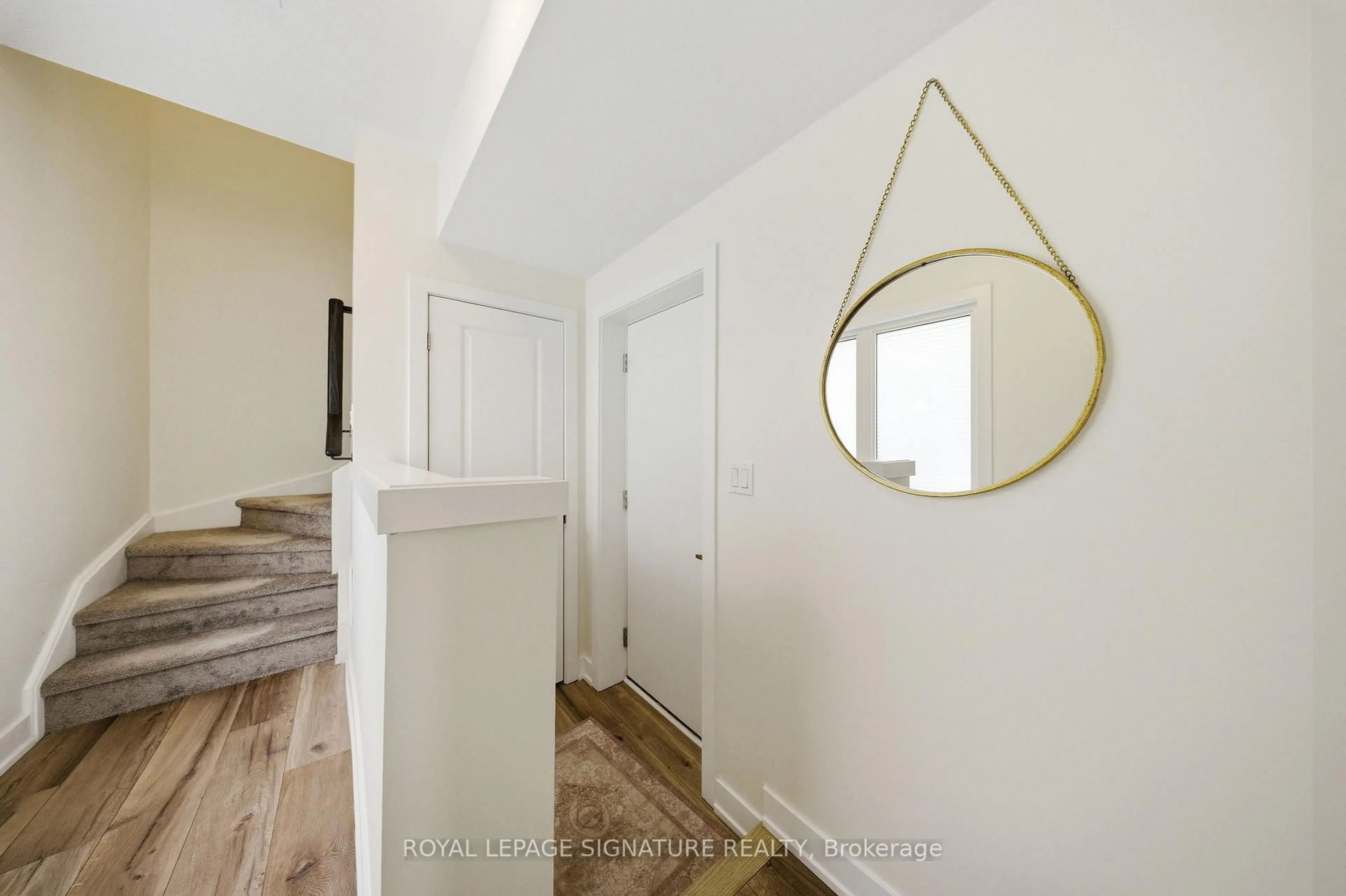 Indoor entryway for 29 Canton Lane, Whitchurch-Stouffville Ontario L4A 4W8