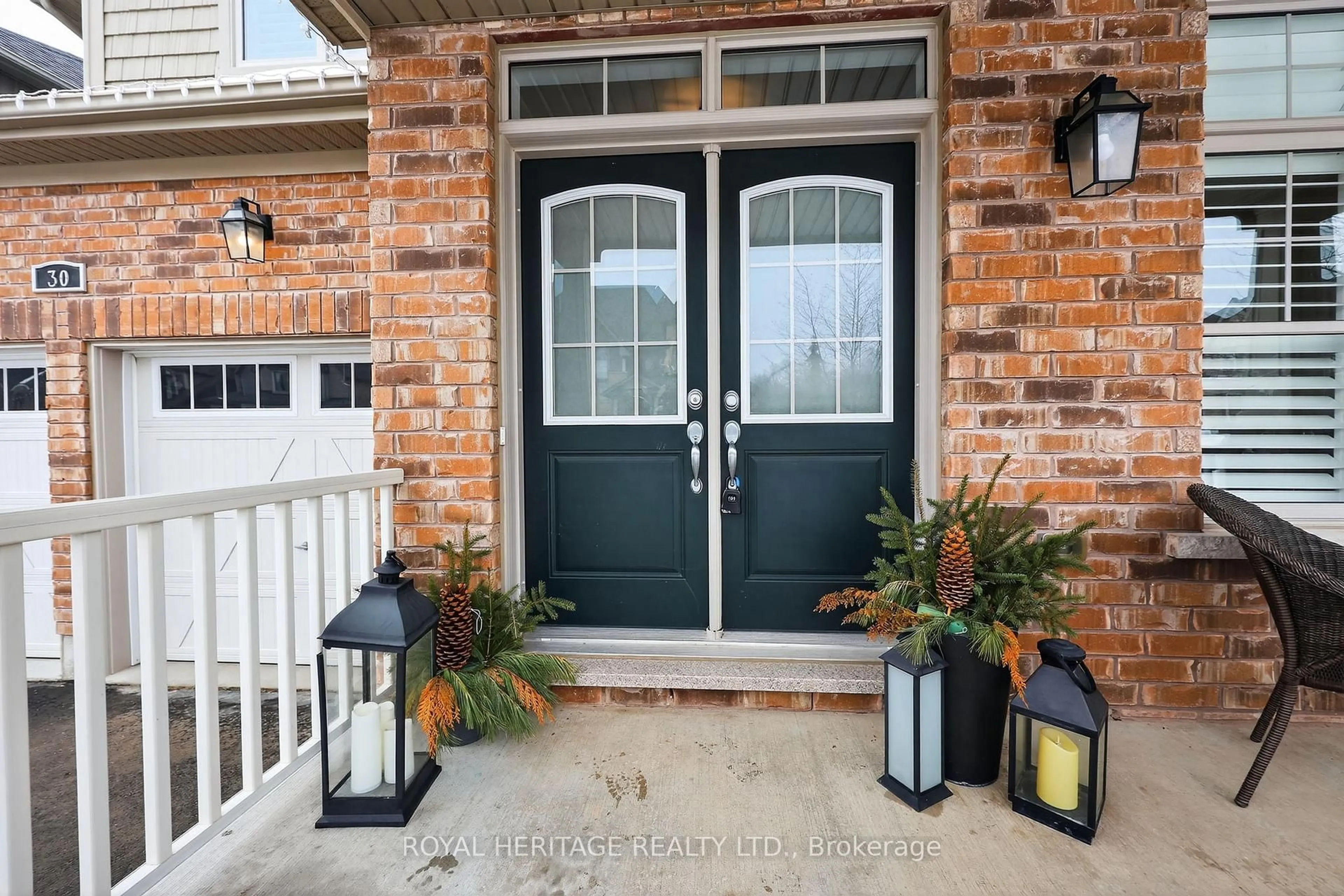 Indoor entryway for 30 Leaden Hall Dr, East Gwillimbury Ontario L9N 0R5