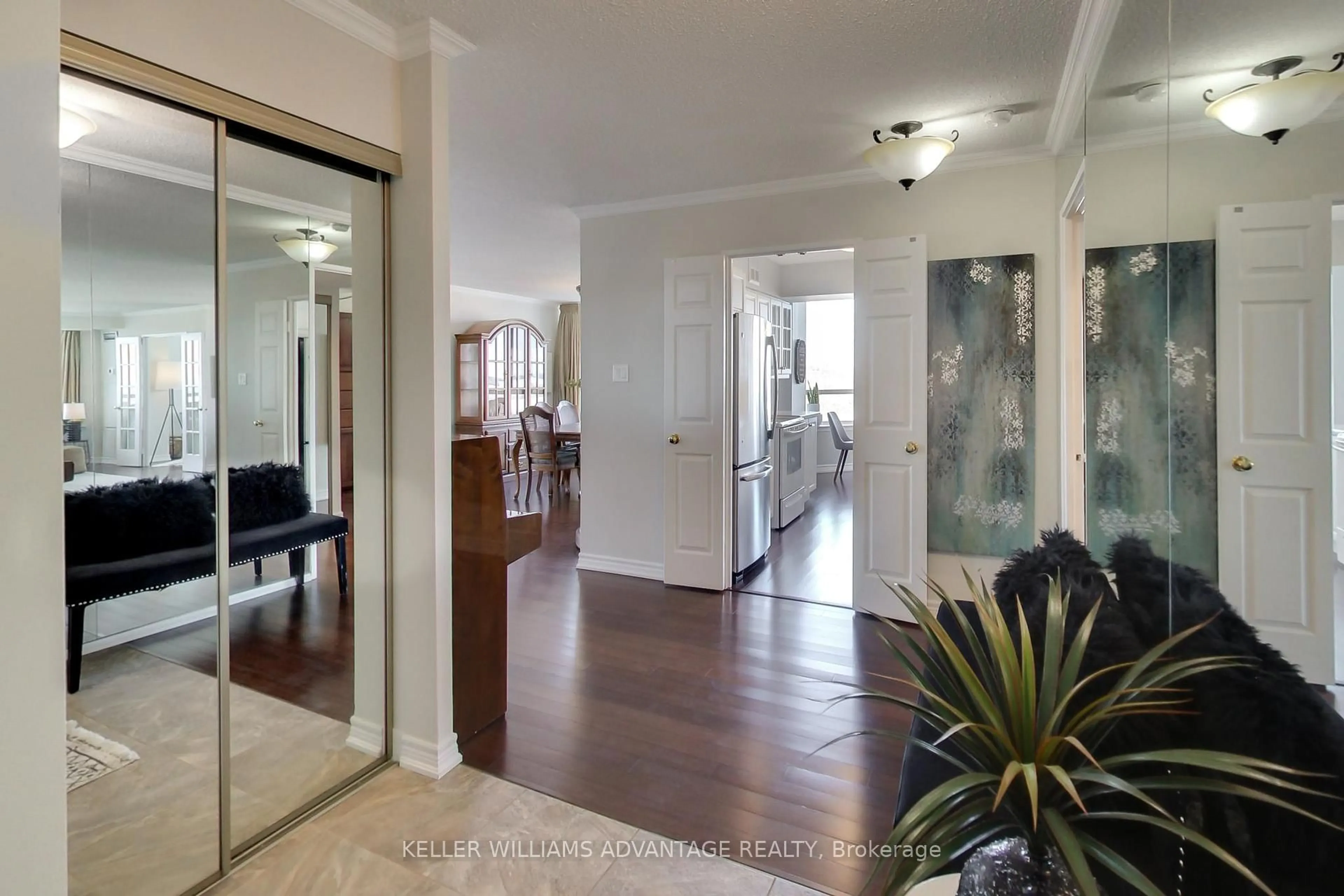 Indoor entryway for 25 Austin Dr #825, Markham Ontario L3R 8H4