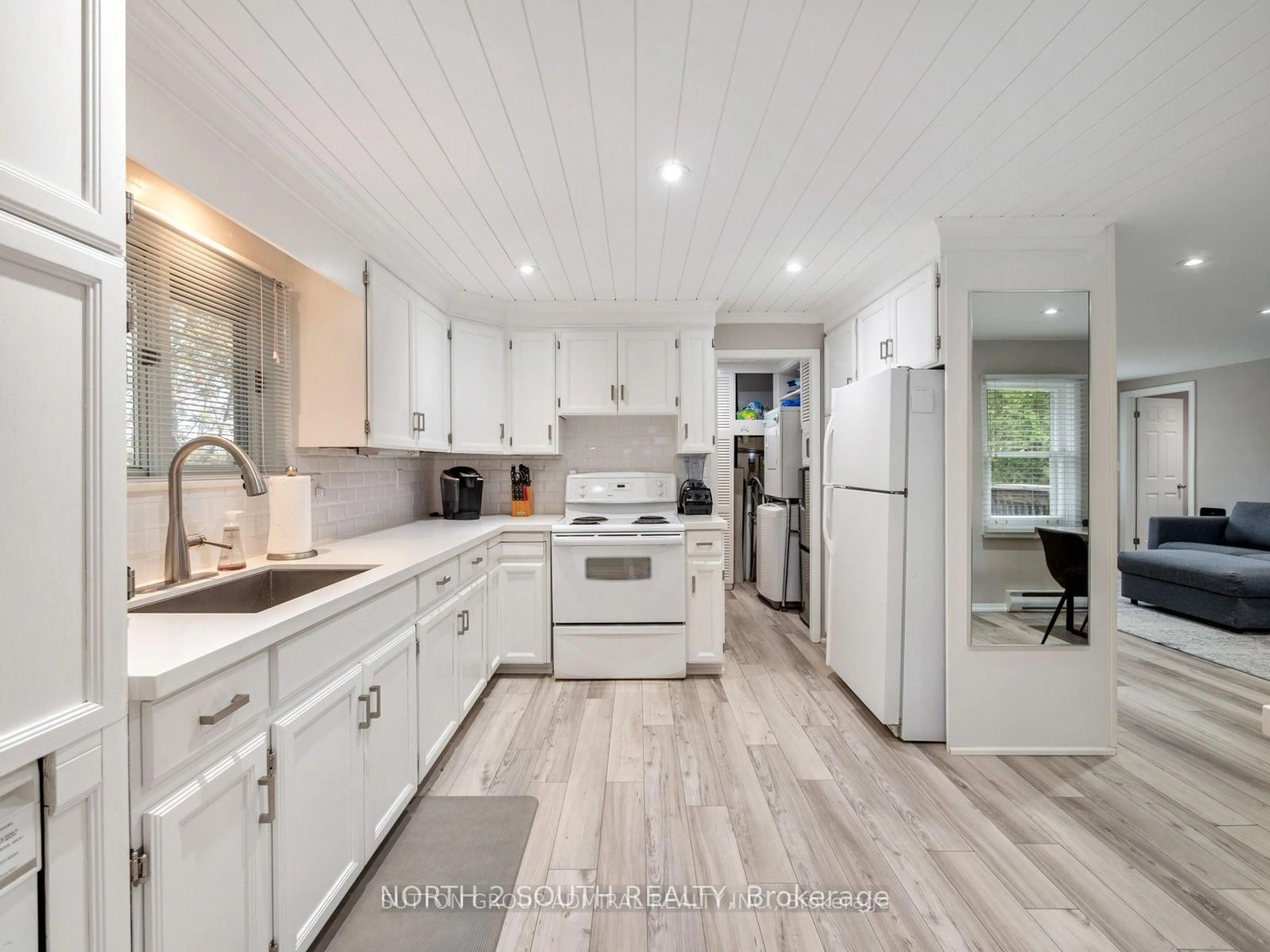 Open concept kitchen, unknown for 1273 maple Rd, Innisfil Ontario L9S 2Z9