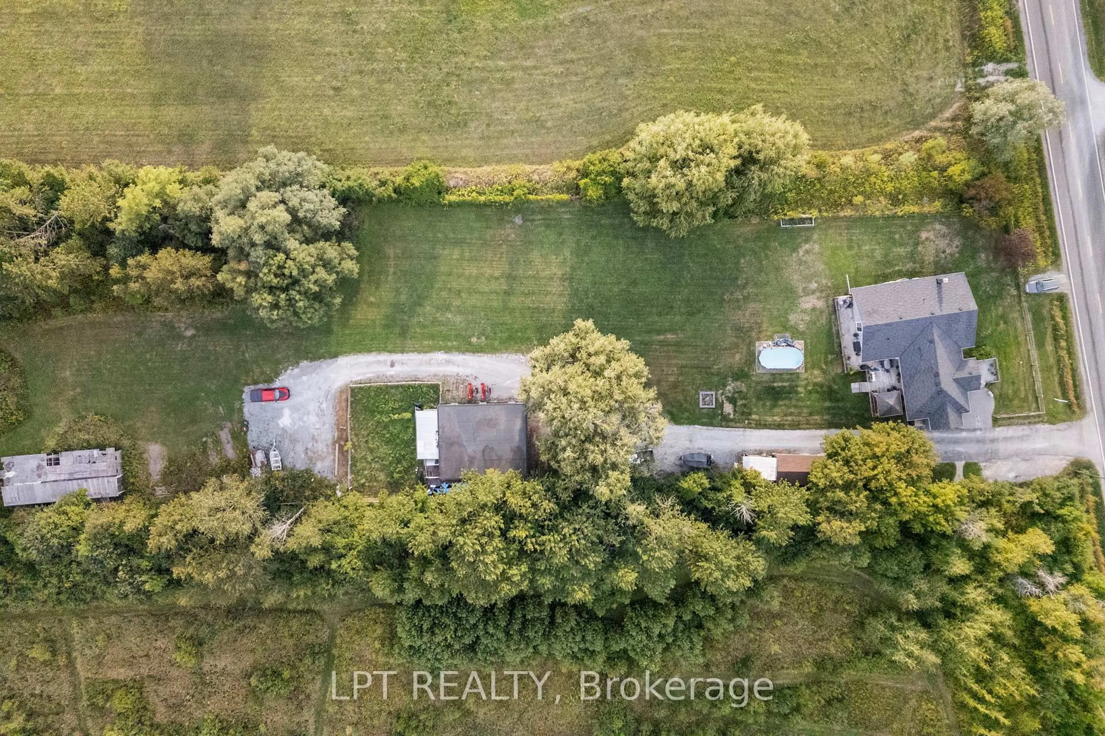 A pic from outside/outdoor area/front of a property/back of a property/a pic from drone, water/lake/river/ocean view for 1109 Ravenshoe Rd, East Gwillimbury Ontario L9P 1R2