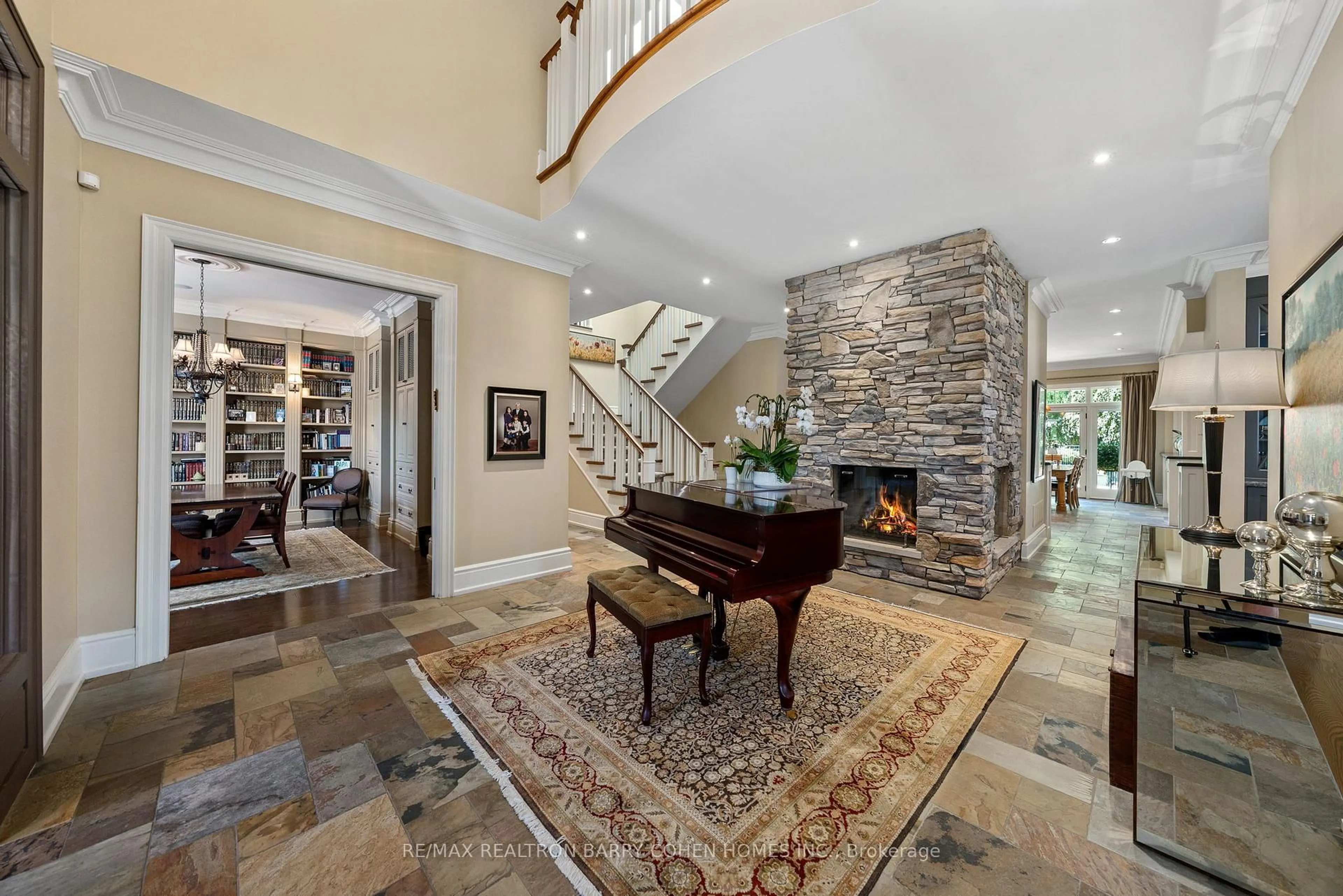 Indoor foyer for 60 Parr Pl, Vaughan Ontario L4J 8L1