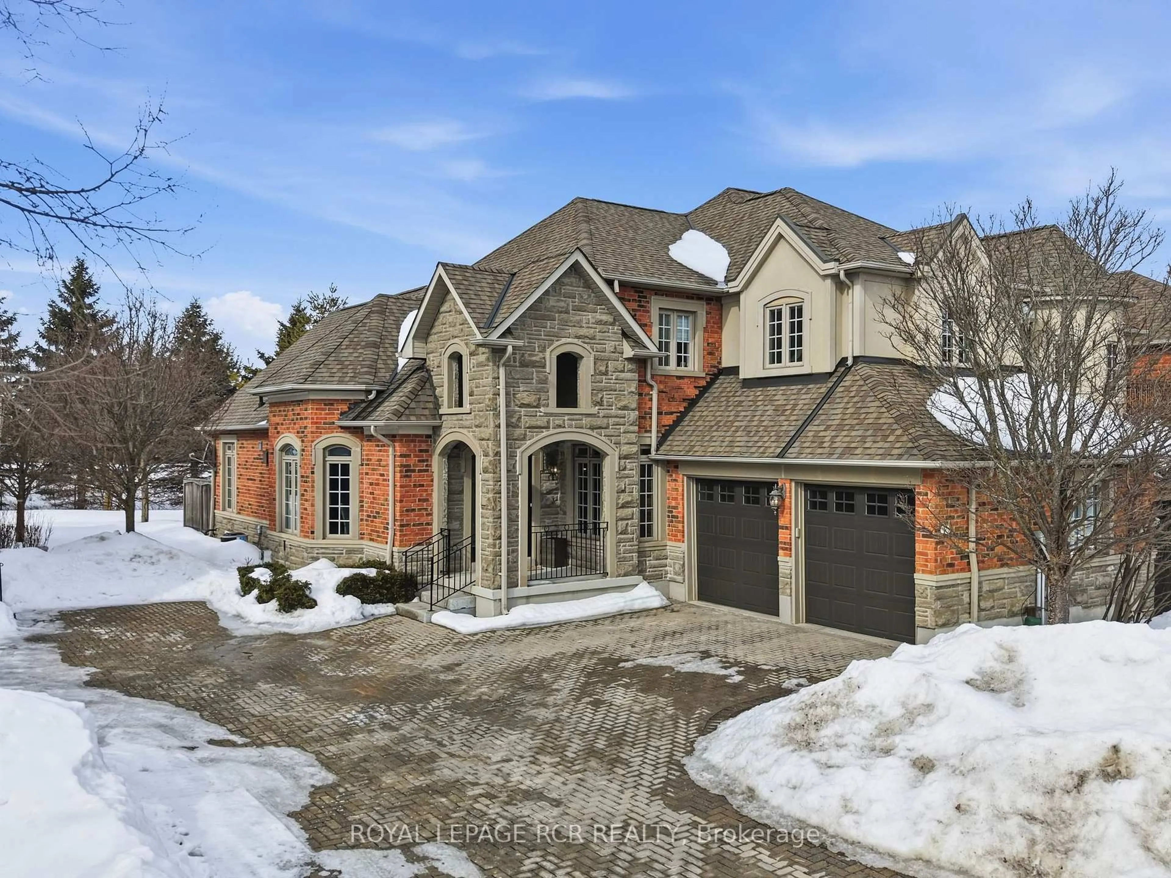 Home with brick exterior material, street for 16 Bonnell Cres #107, Aurora Ontario L4G 7S8