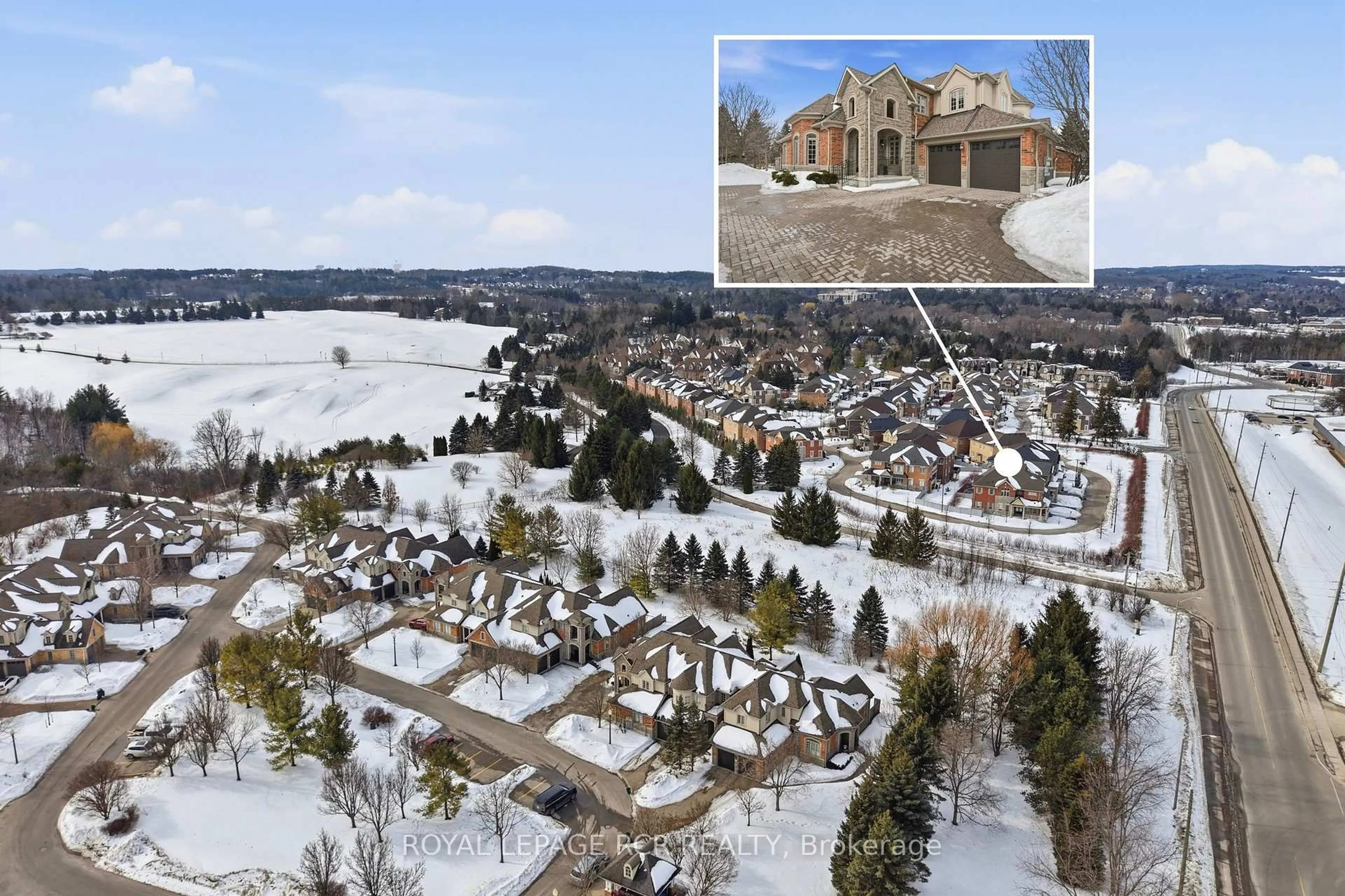 A pic from outside/outdoor area/front of a property/back of a property/a pic from drone, unknown for 16 Bonnell Cres #107, Aurora Ontario L4G 7S8