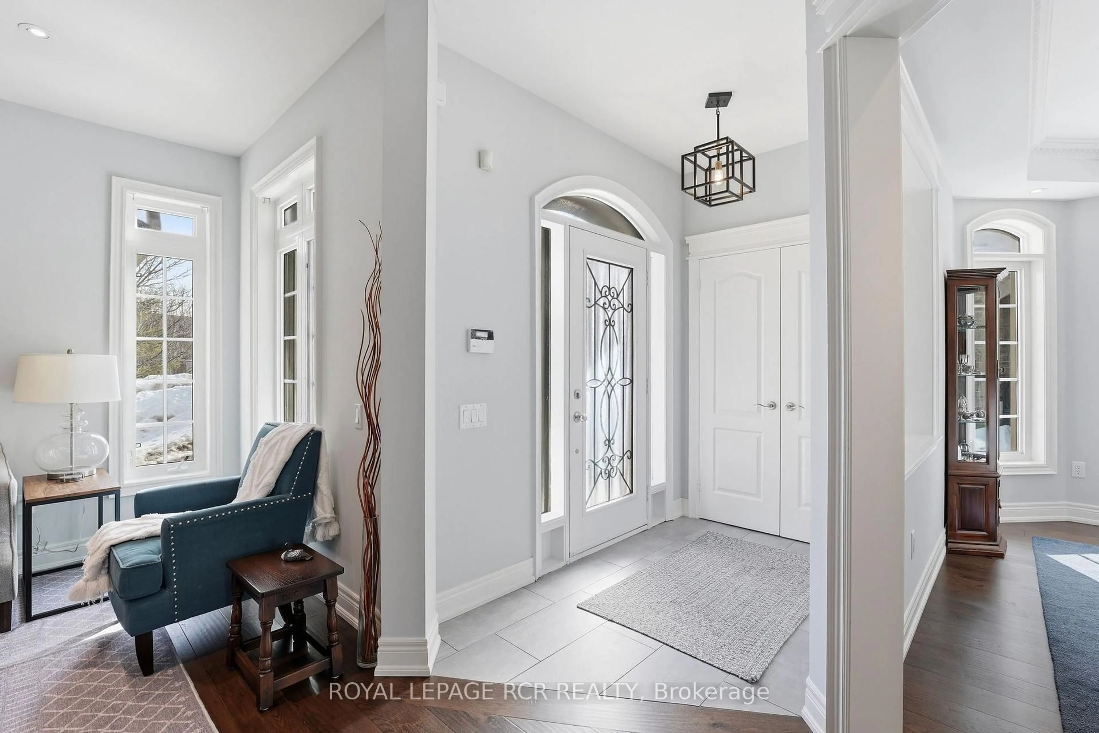 Indoor entryway for 16 Bonnell Cres #107, Aurora Ontario L4G 7S8