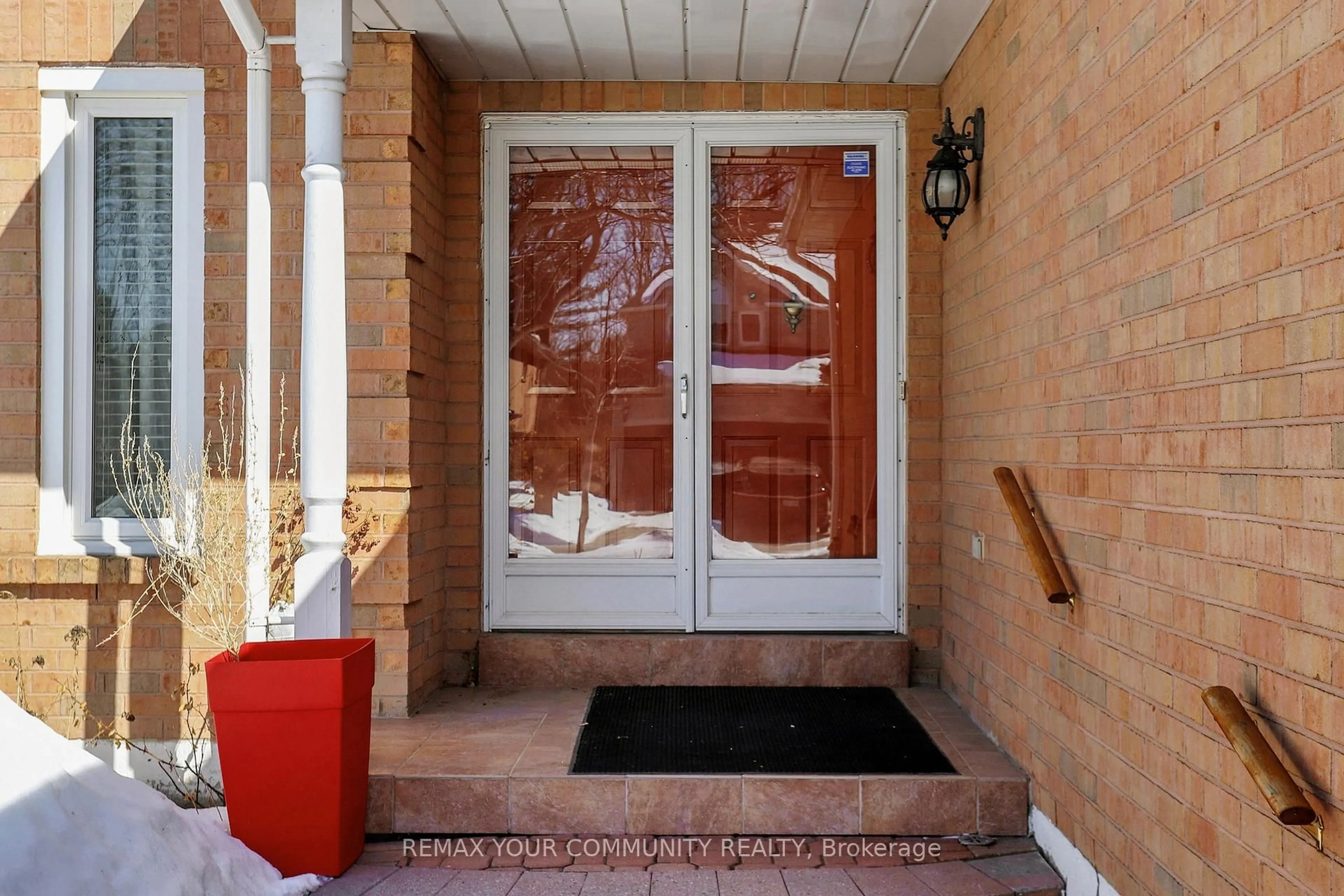 Indoor entryway for 142 Waterside Cres, Vaughan Ontario L6A 1V2