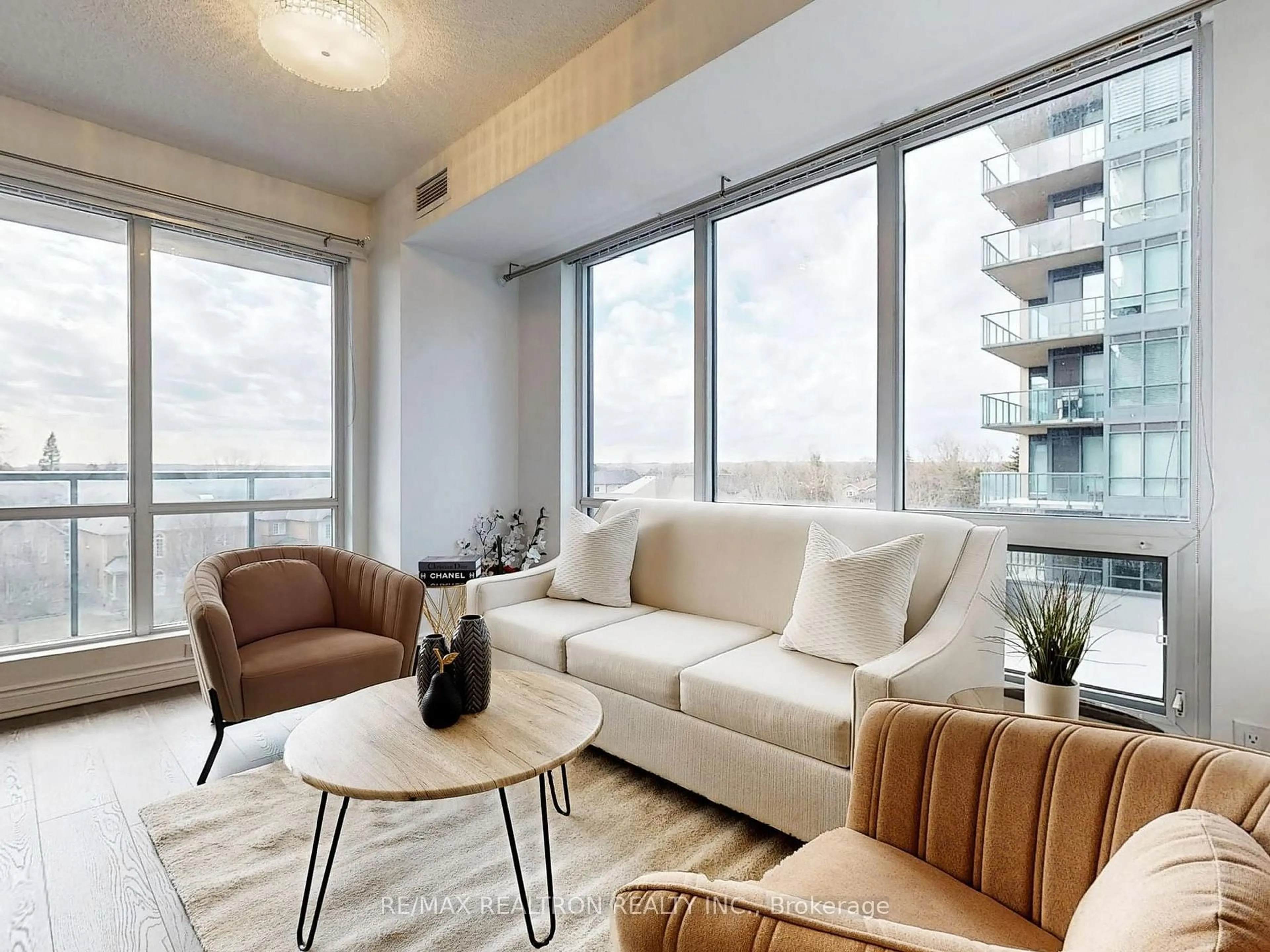 Living room with furniture, unknown for 9088 Yonge St #302A, Richmond Hill Ontario L4C 0Y6