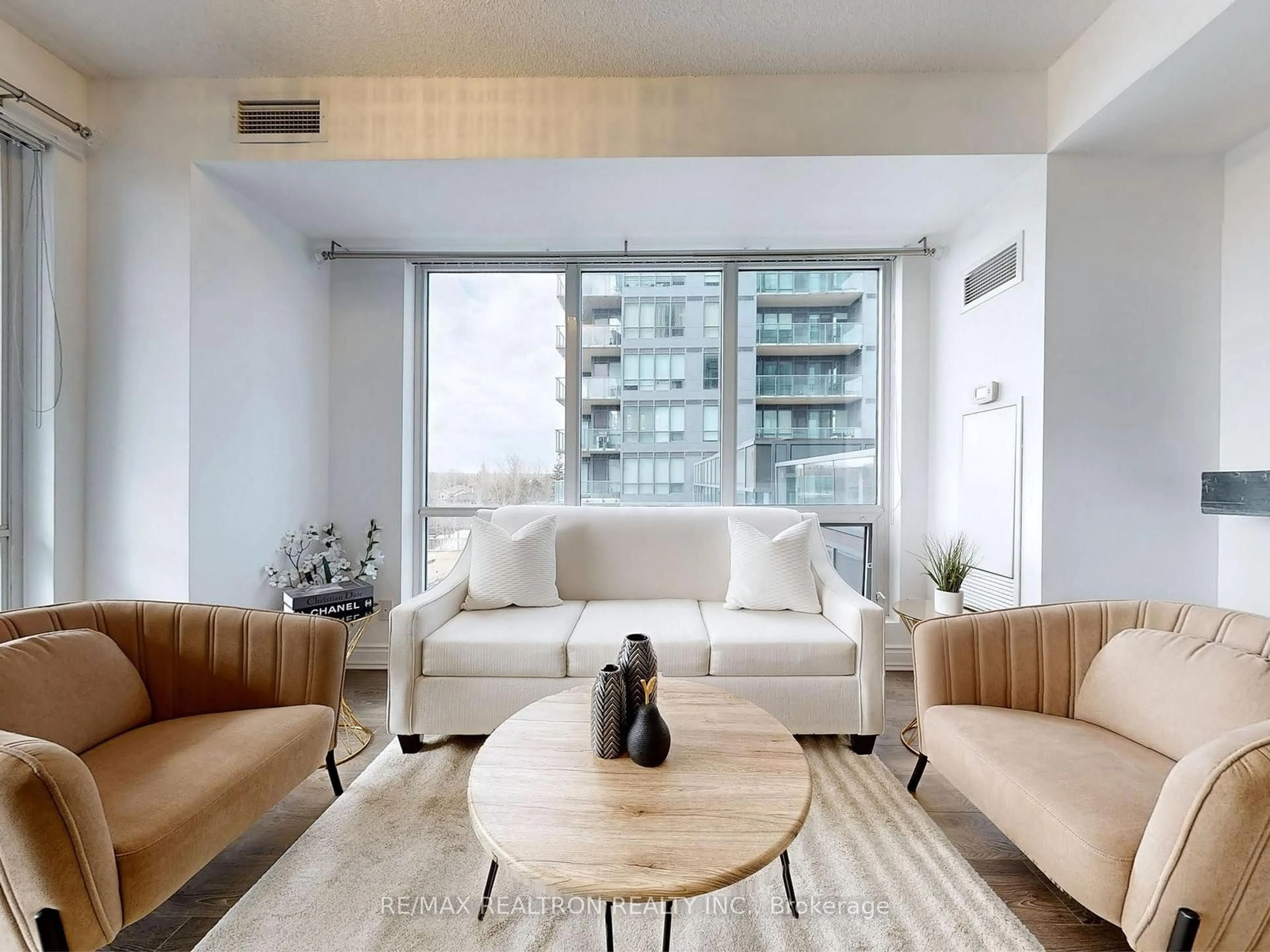 Living room with furniture, unknown for 9088 Yonge St #302A, Richmond Hill Ontario L4C 0Y6