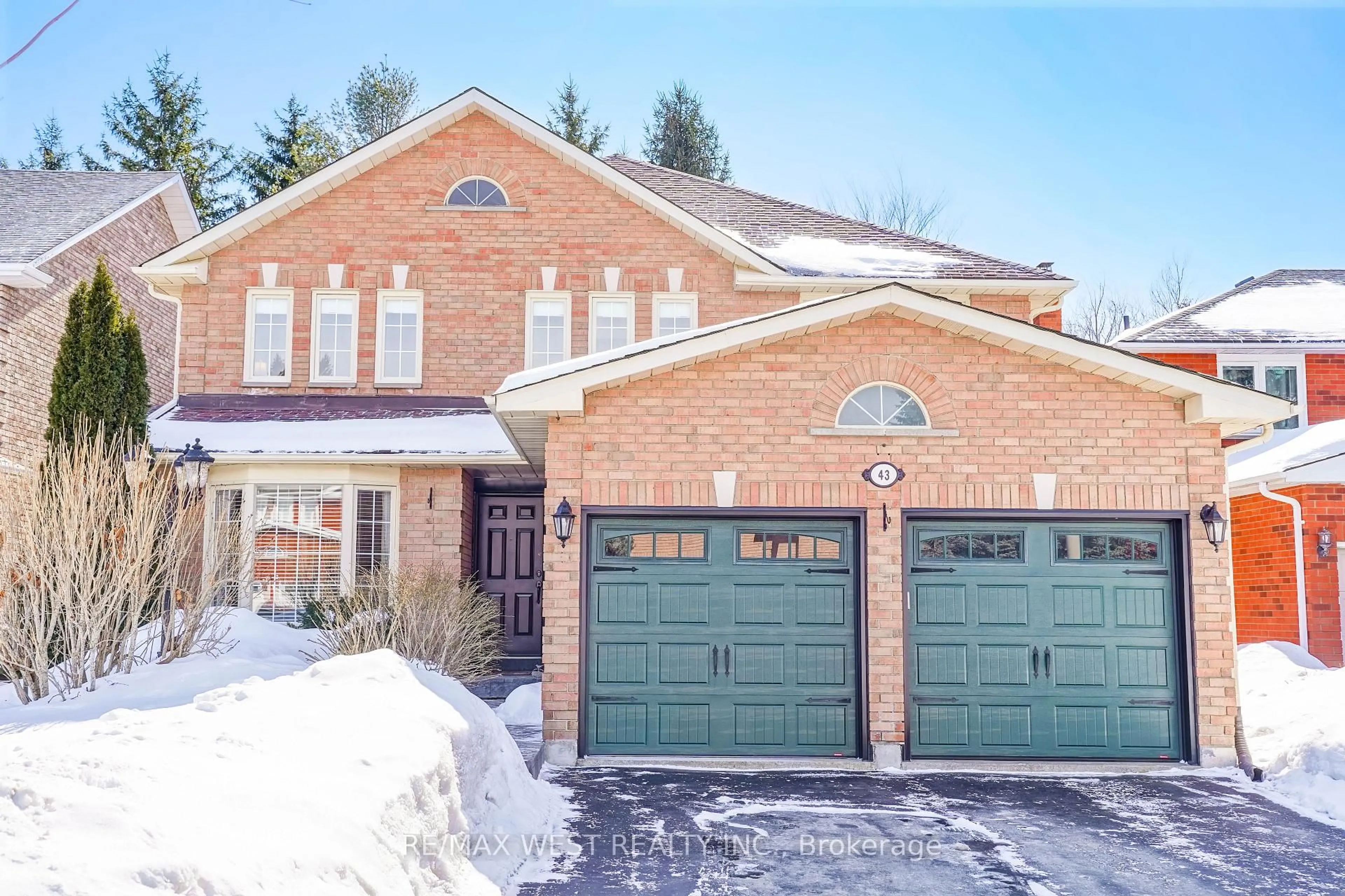 Home with brick exterior material, street for 43 Summitcrest Dr, Richmond Hill Ontario L4S 1A7