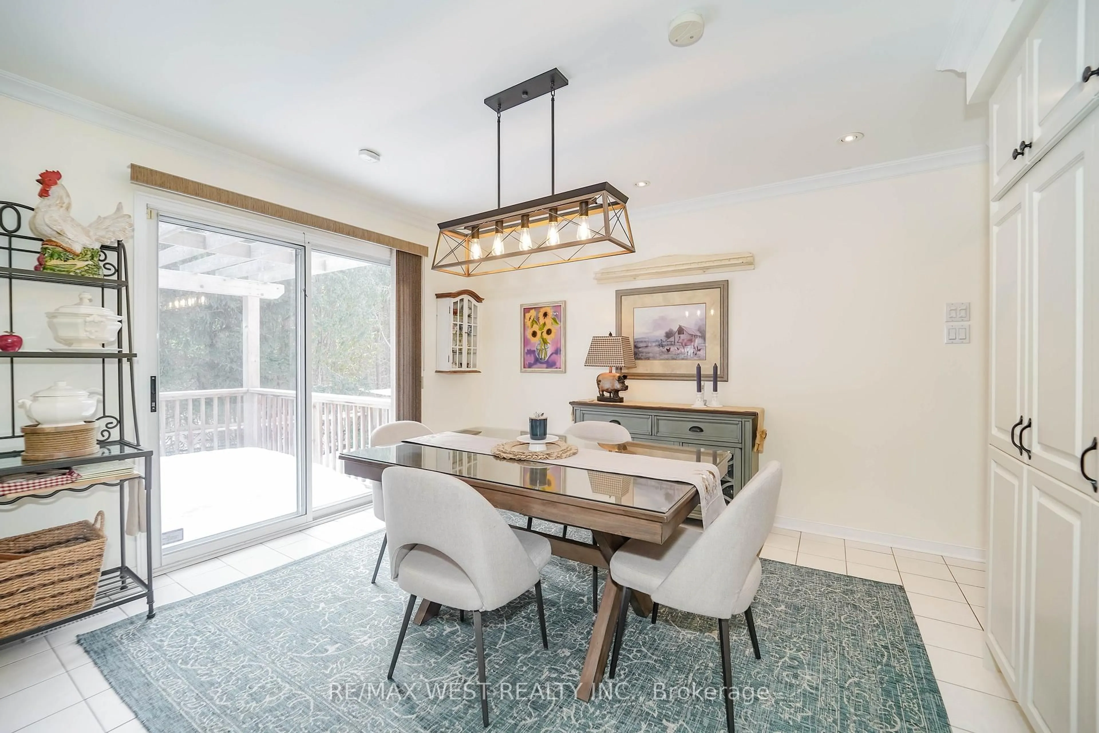 Dining room, ceramic/tile floor for 43 Summitcrest Dr, Richmond Hill Ontario L4S 1A7