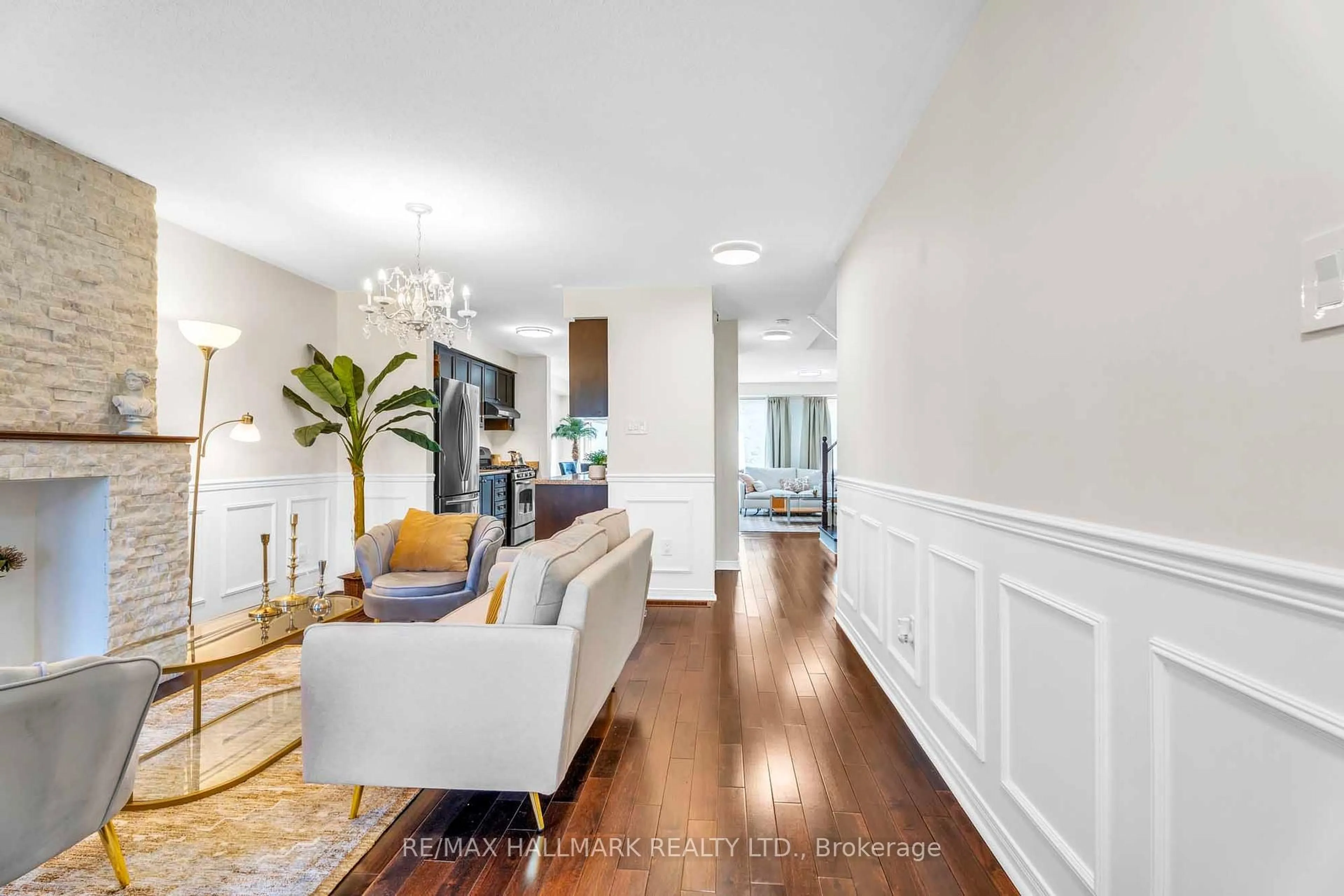 Indoor entryway for 56 Westcliffe Cres, Richmond Hill Ontario L4E 0S2