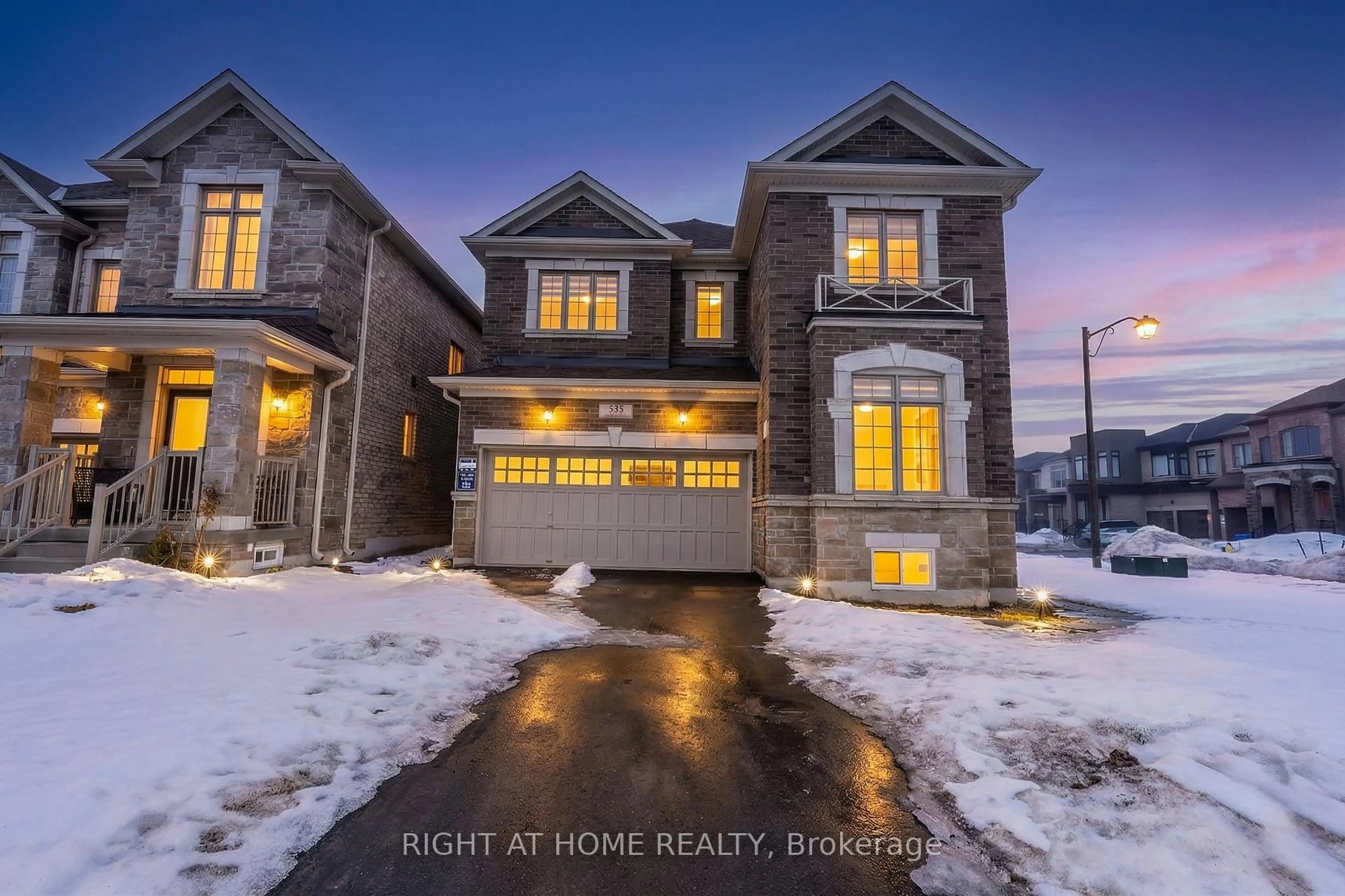 A pic from outside/outdoor area/front of a property/back of a property/a pic from drone, street for 333 Boundary Blvd, Markham Ontario L4A 5E2