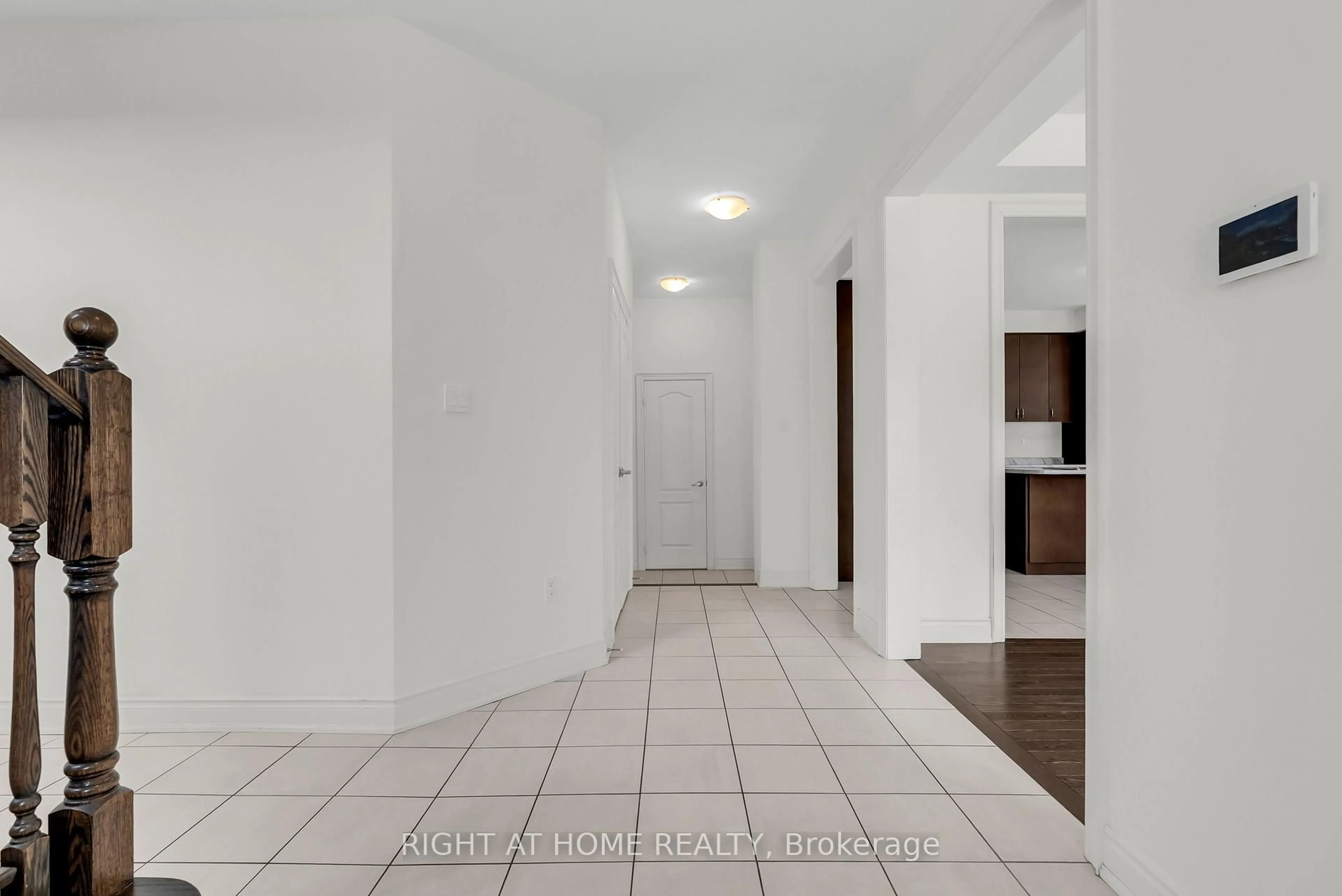 Indoor entryway for 333 Boundary Blvd, Markham Ontario L4A 5E2