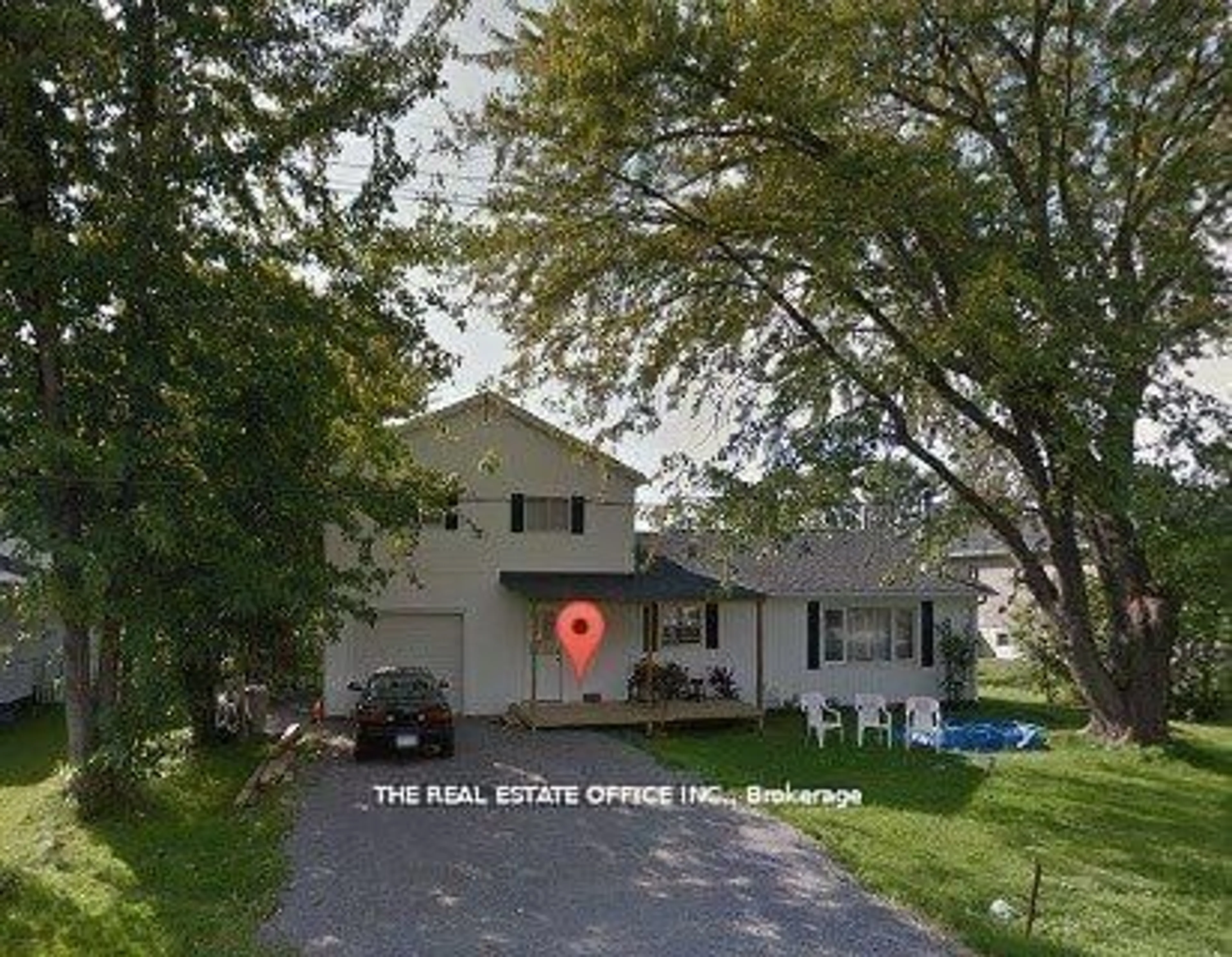 A pic from outside/outdoor area/front of a property/back of a property/a pic from drone, street for 393 Adeline Dr, Georgina Ontario L4P 3C4