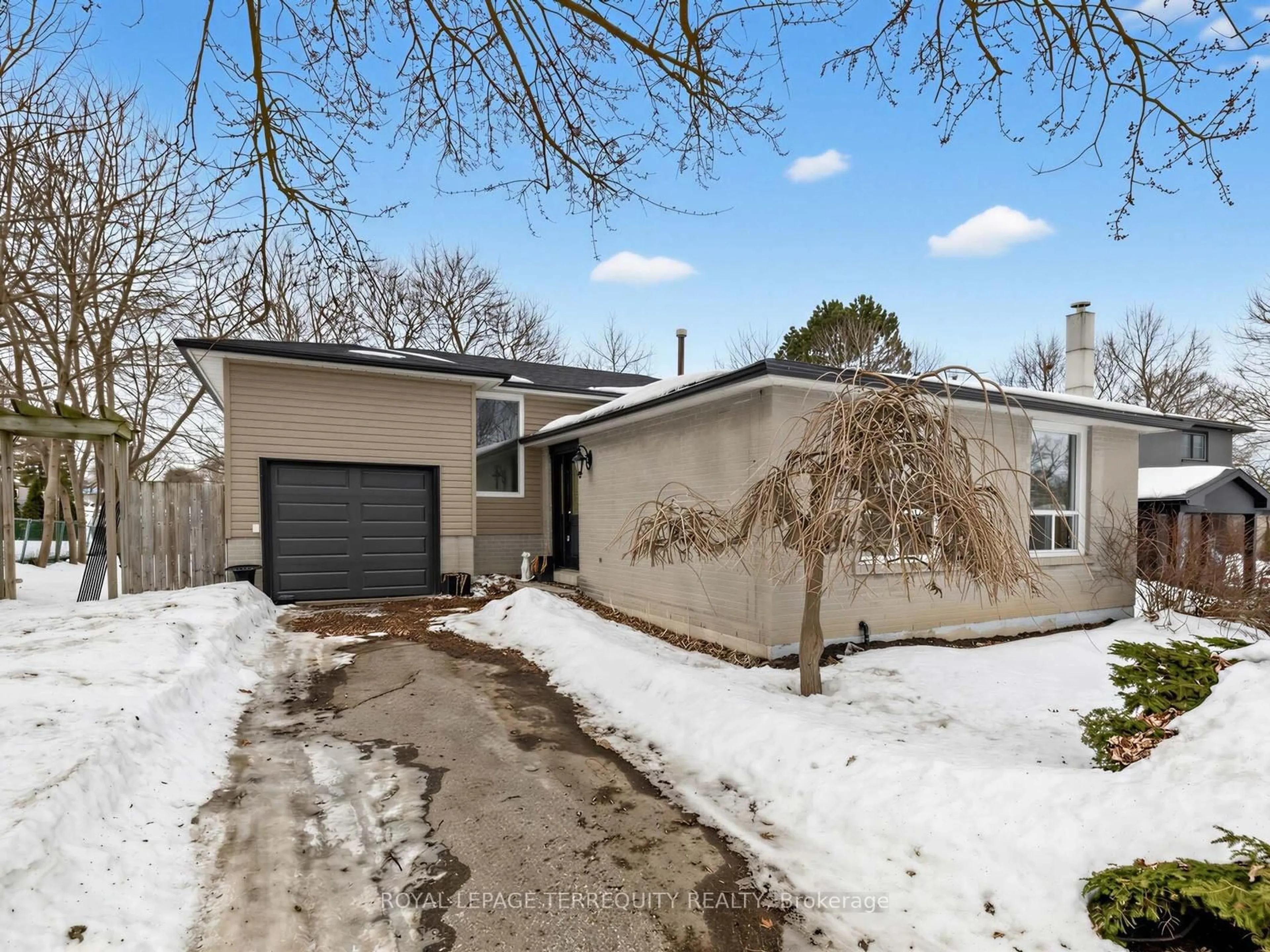 Unknown for 8 William Smart Rd, New Tecumseth Ontario L0G 1W0