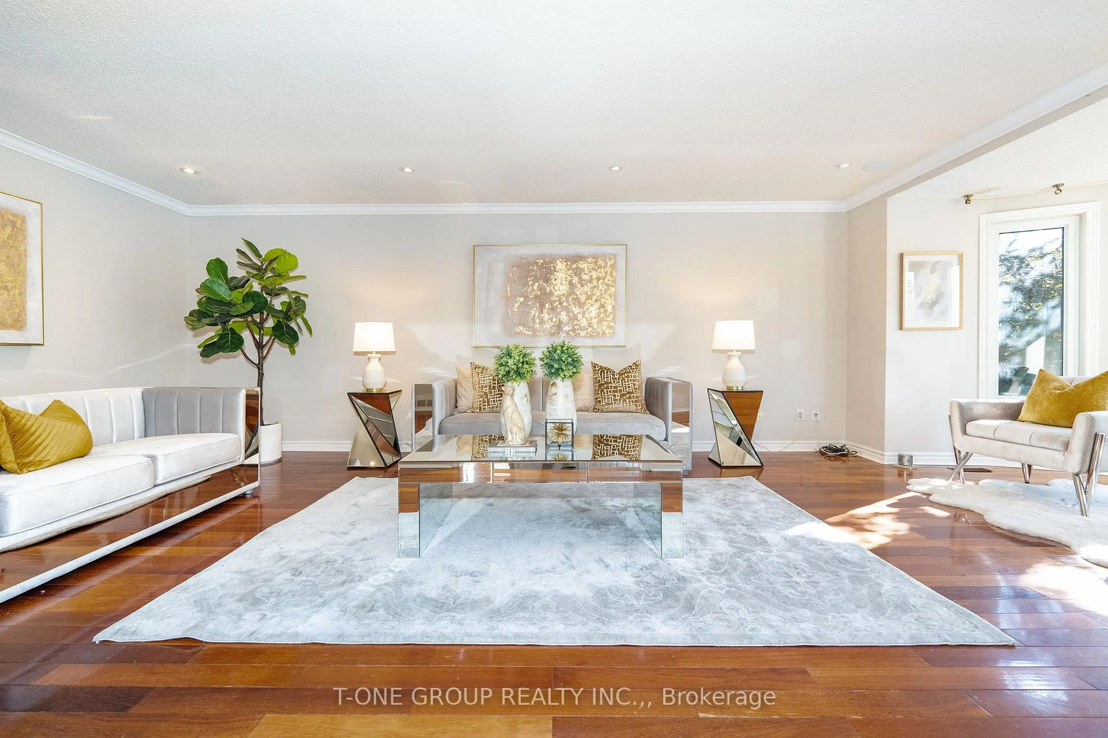 Living room with furniture, unknown for 382 Elgin Mills Rd, Richmond Hill Ontario L4C 4M2