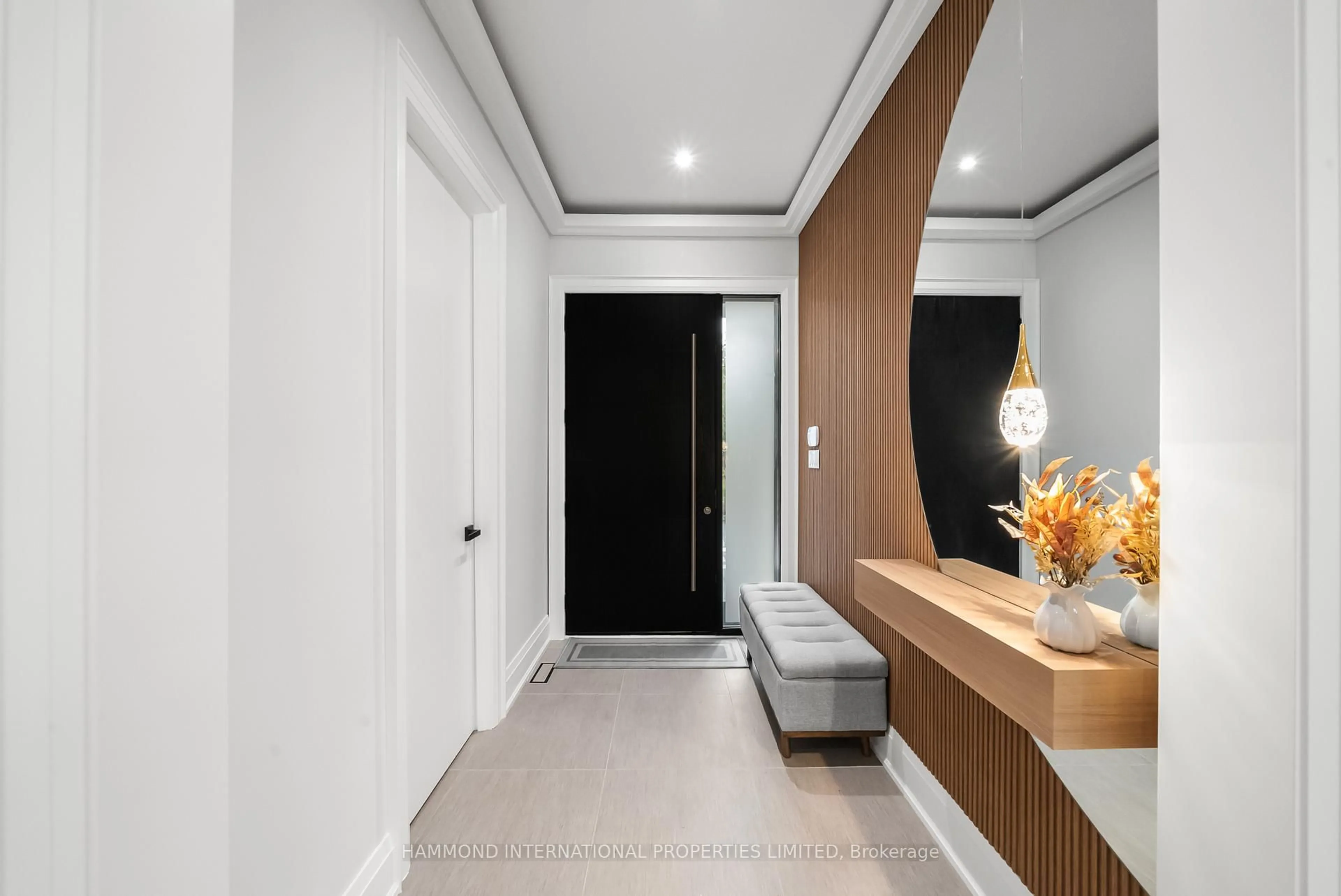 Indoor foyer for 41 Sprucewood Dr, Markham Ontario L3T 2P8