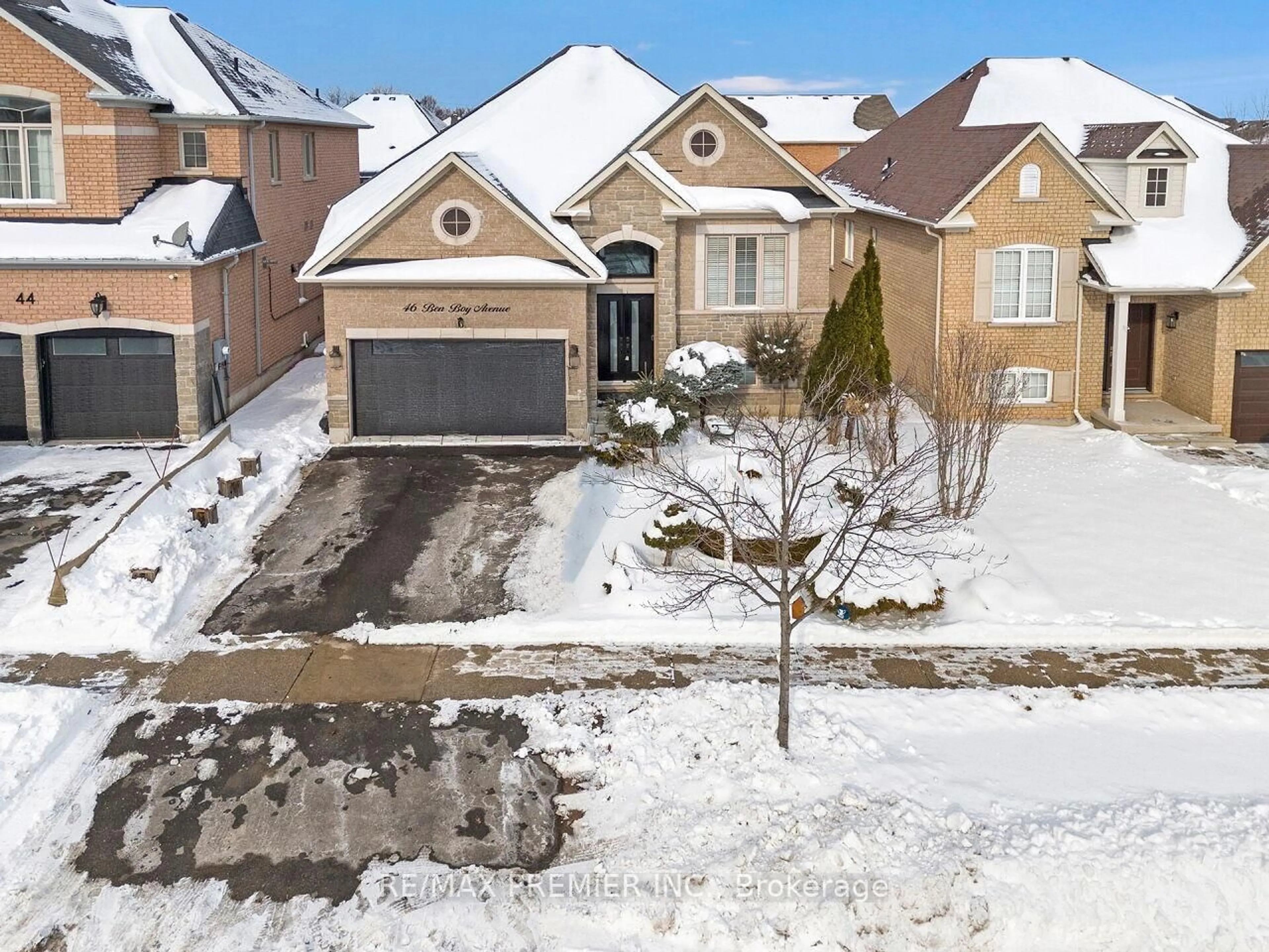 A pic from outside/outdoor area/front of a property/back of a property/a pic from drone, street for 46 Ben Boy Ave, King Ontario L0G 1T0