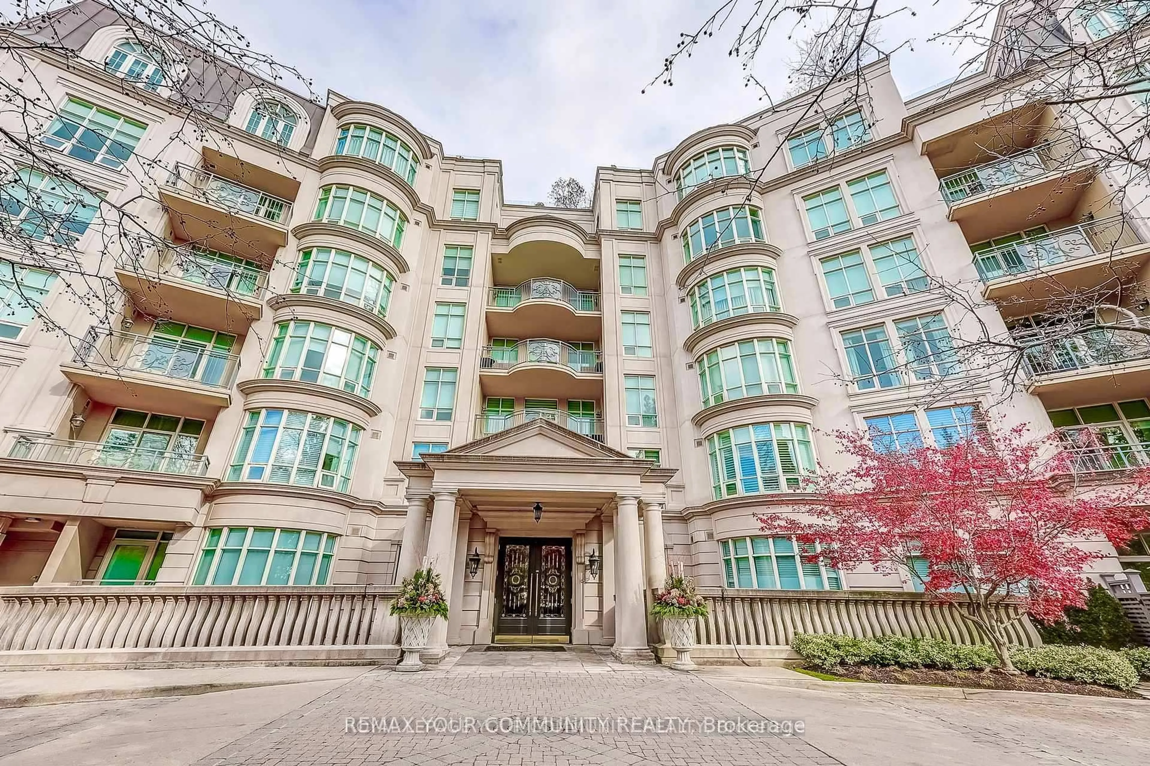 Indoor foyer for 7071 Bayview Ave #304, Markham Ontario L3T 7Y8